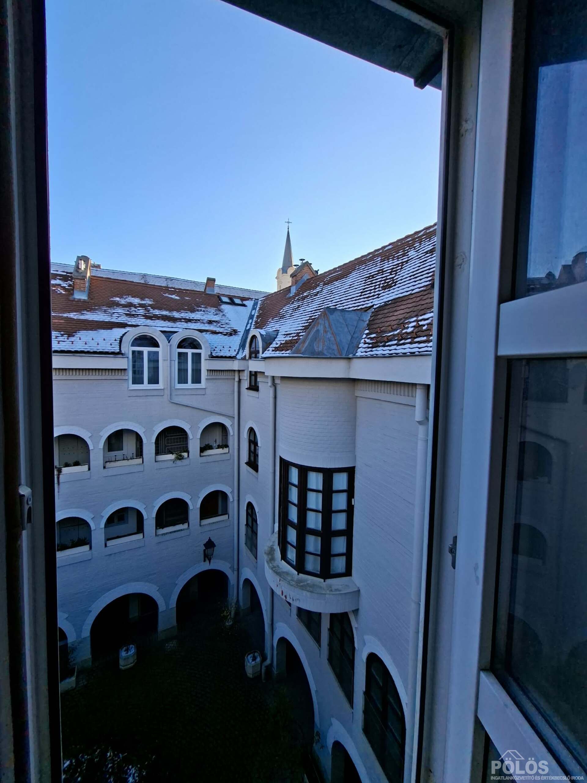 Sopronban belvárosban különleges,galériás lakás eladó