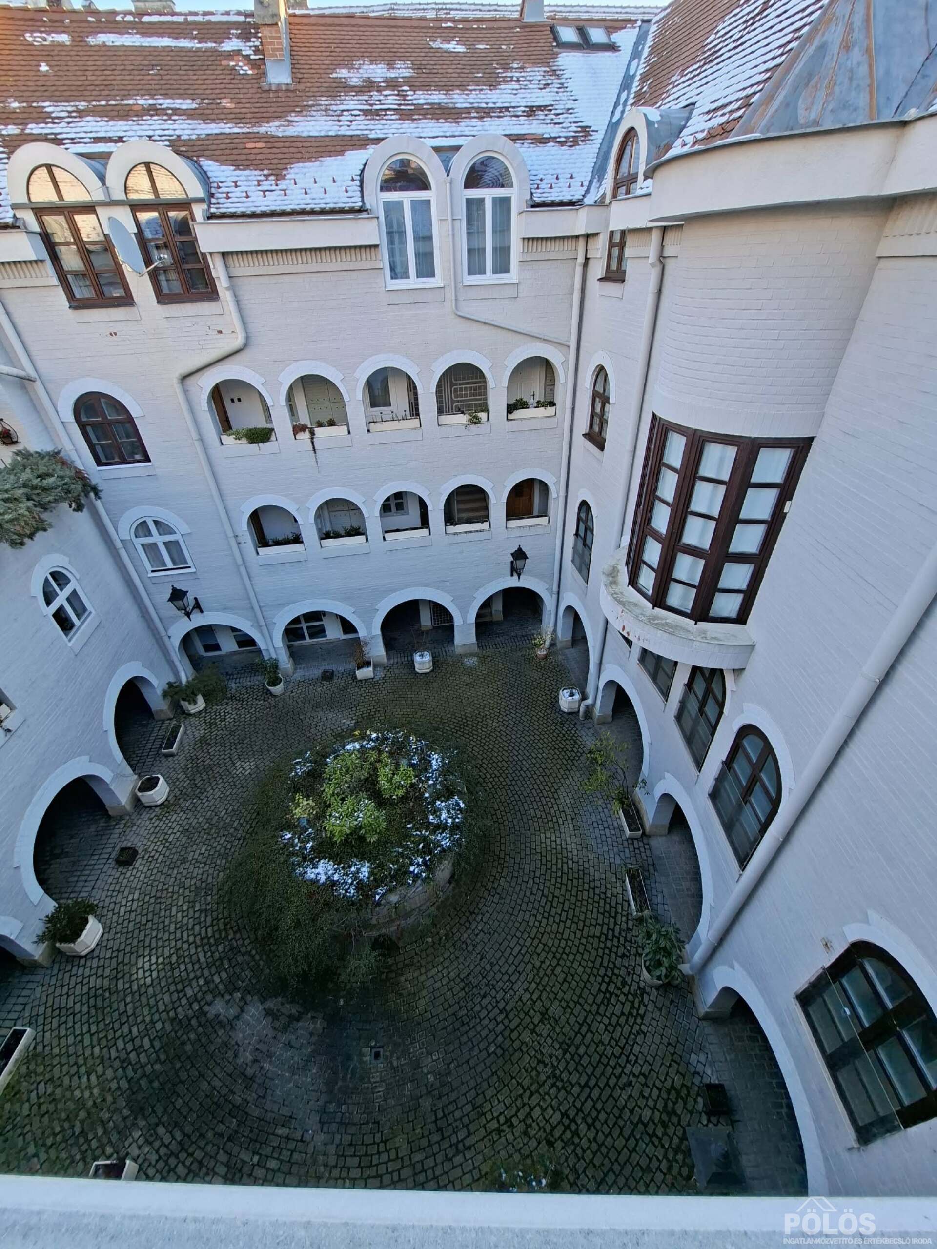 Sopronban belvárosban különleges,galériás lakás eladó