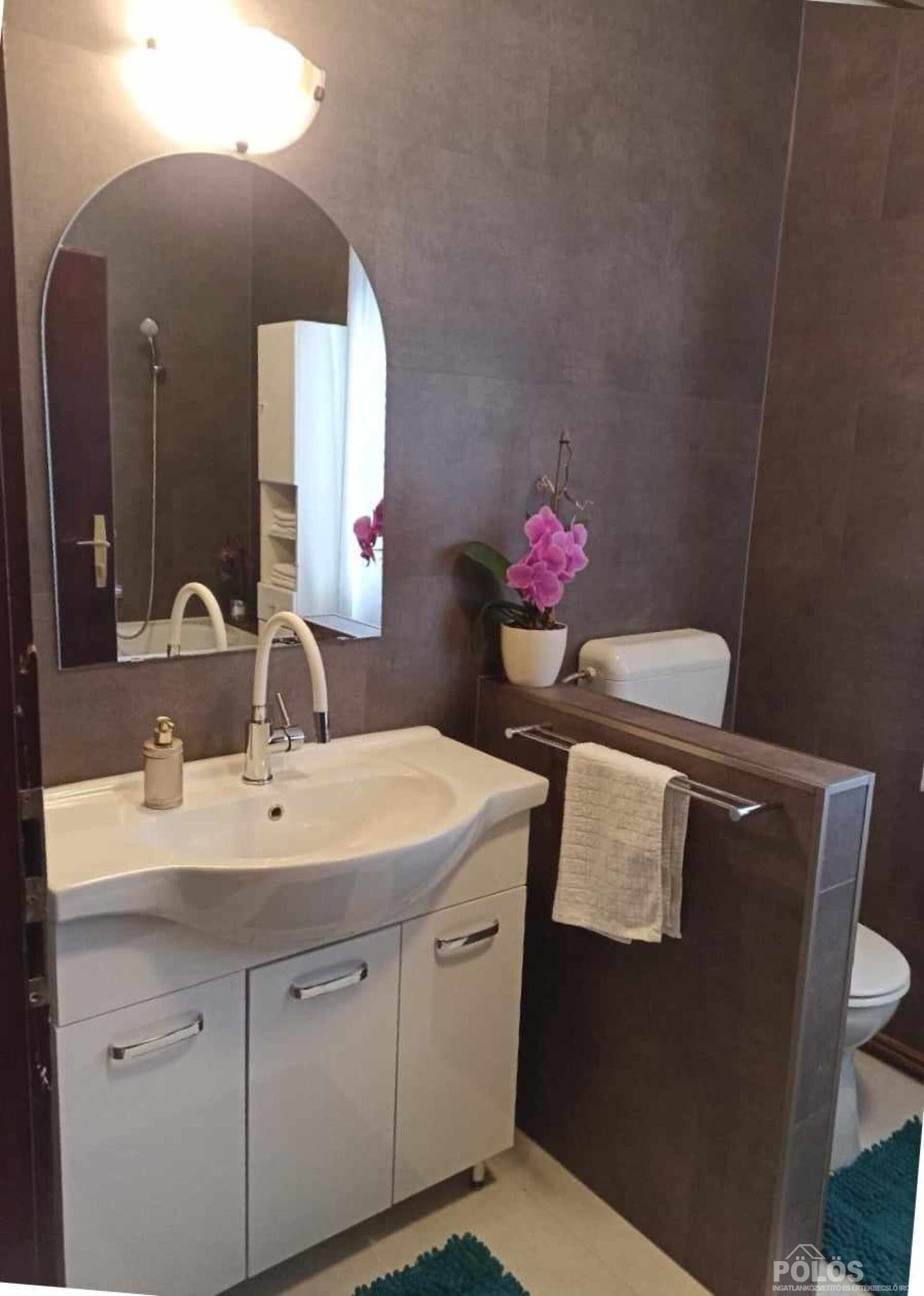 Ágfalvi úti lakóparkban tágas ikerház