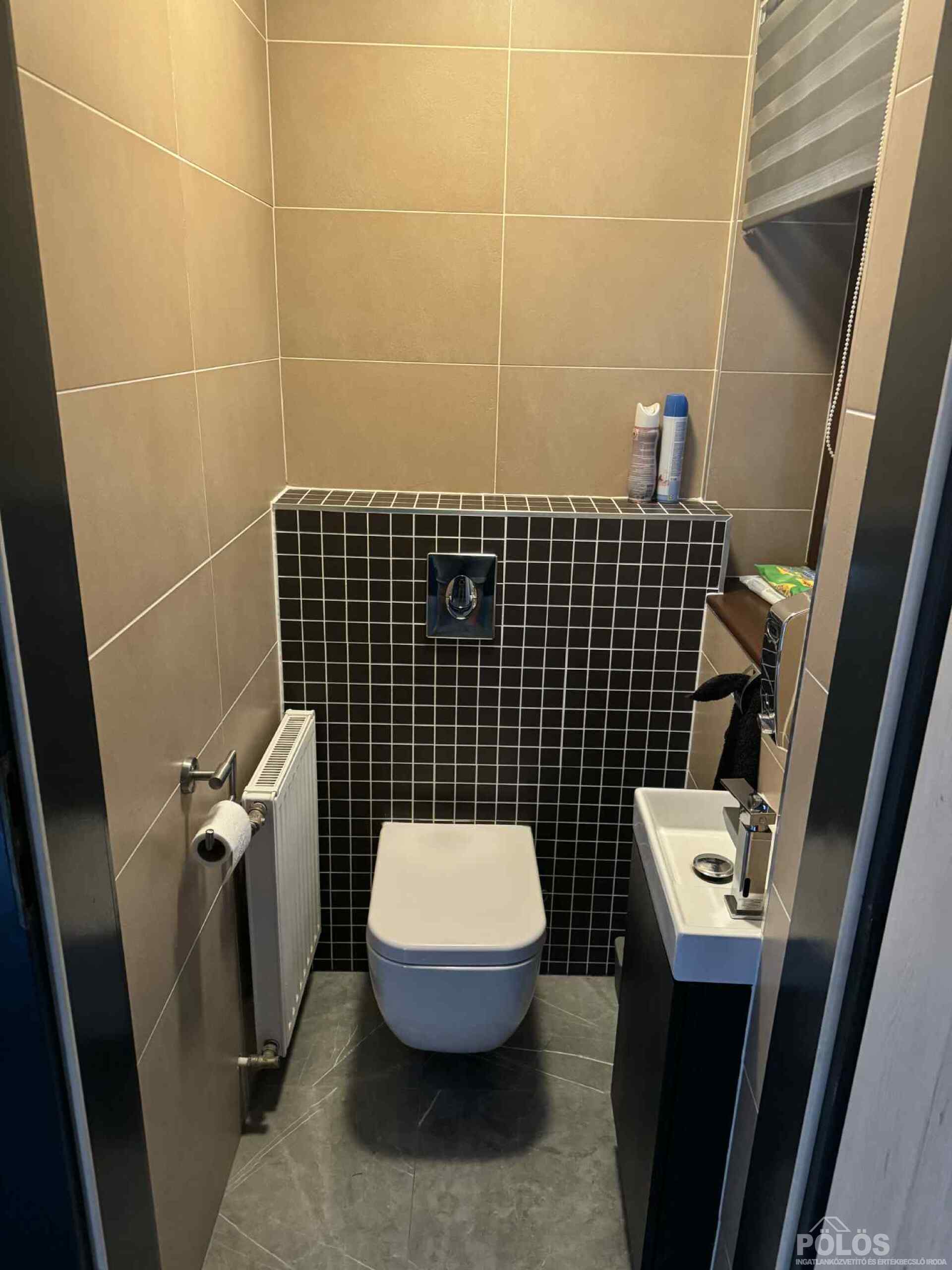 Harkán csendes helyen szép állapotú fiatalos önálló családi ház eladó