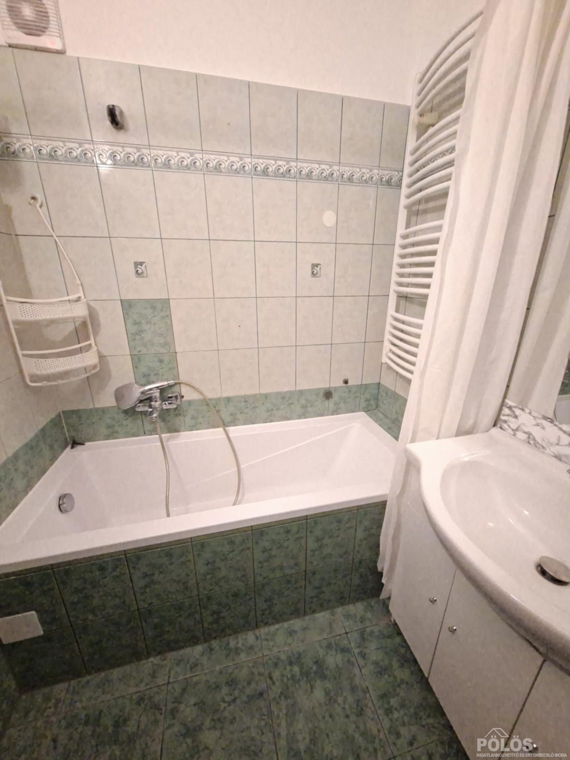 Állomás közelében 2 szobás lakás kiadó