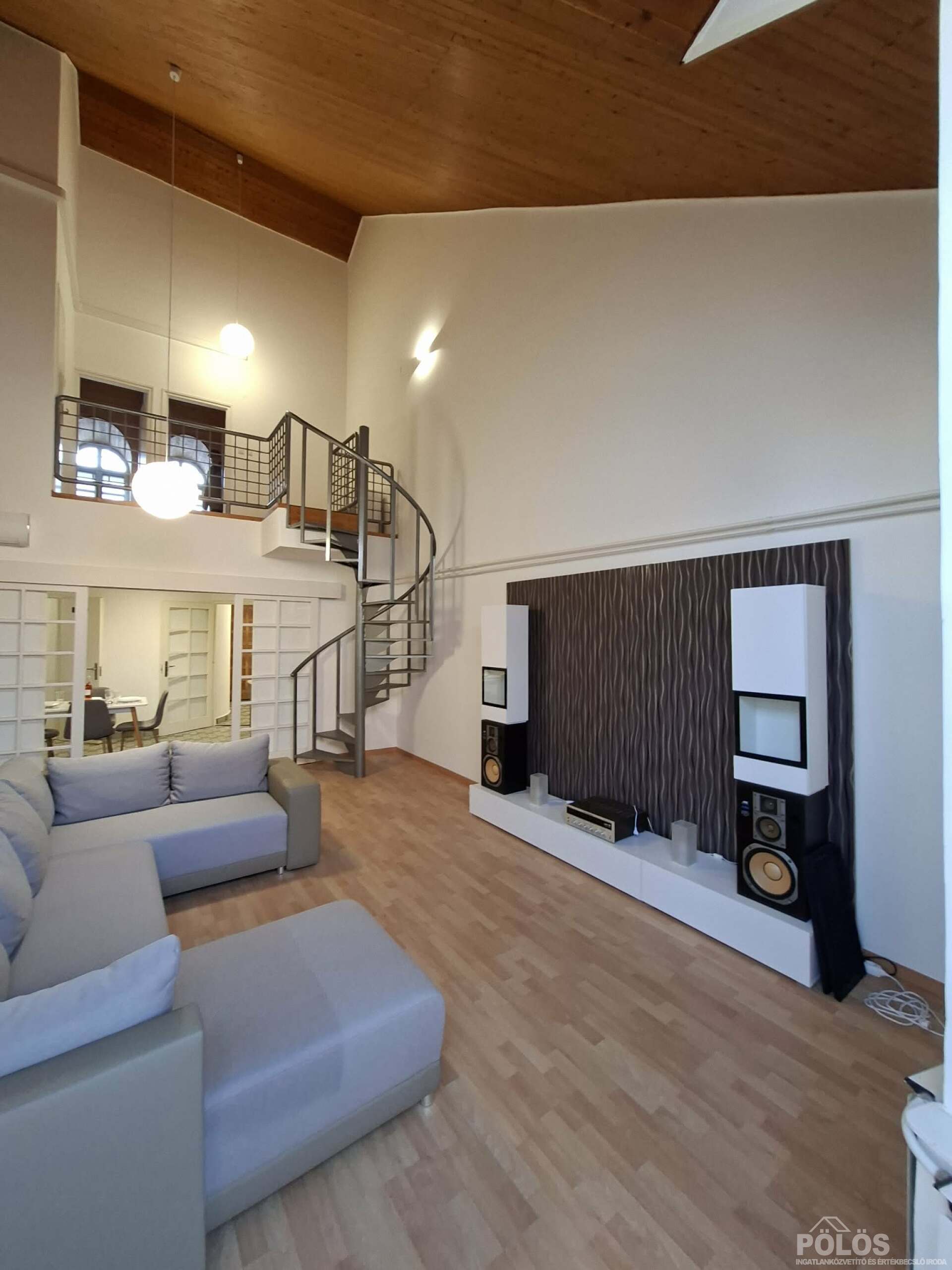 Sopronban belvárosban különleges,galériás lakás eladó