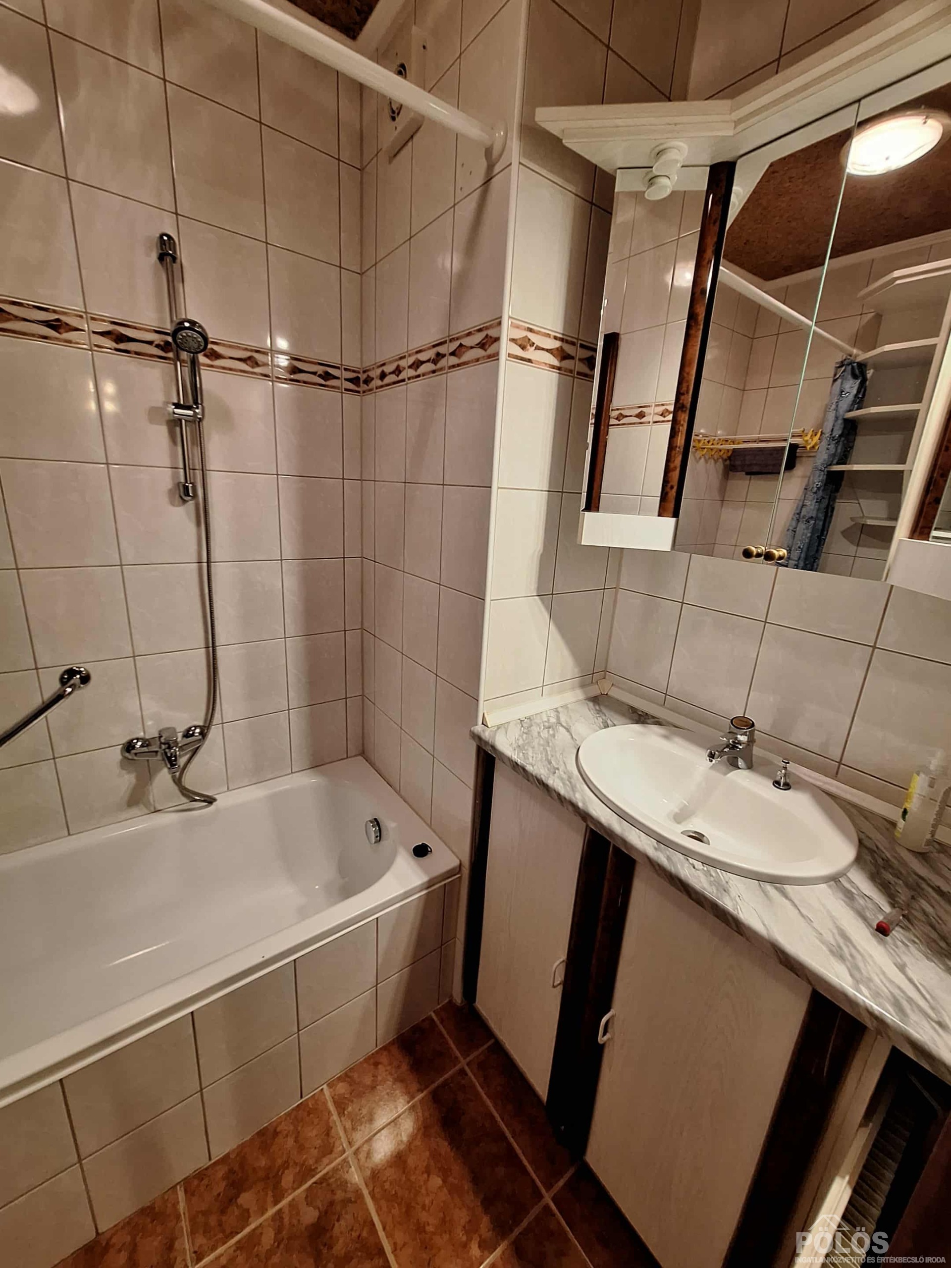 Besenyő utcában különleges hangulatú panorámás lakás kiadó