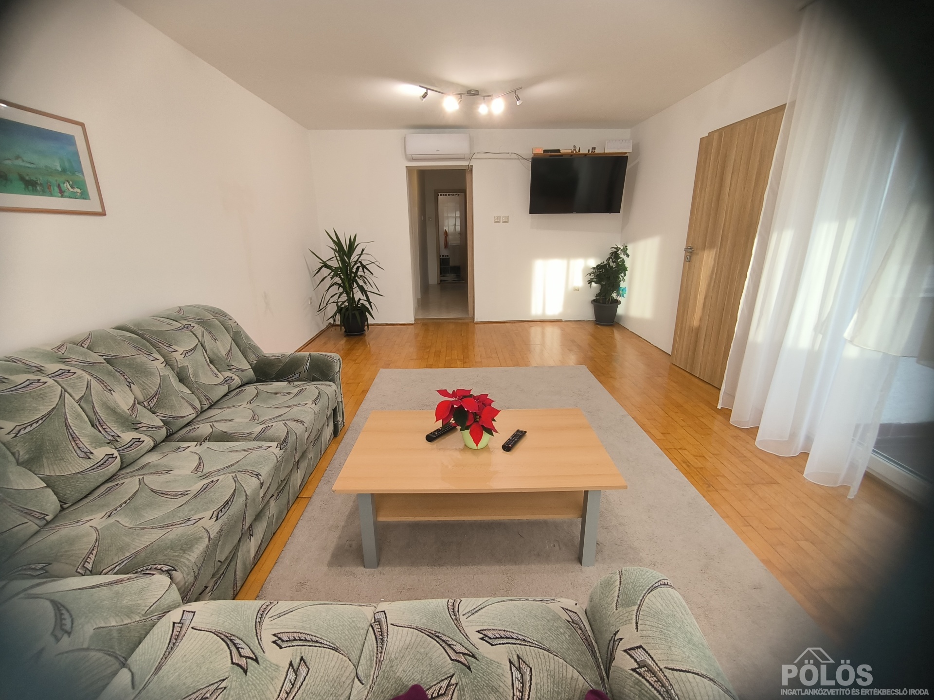 Belvároshoz közel ,igényes 4 szobás erkélyes lakás eladó