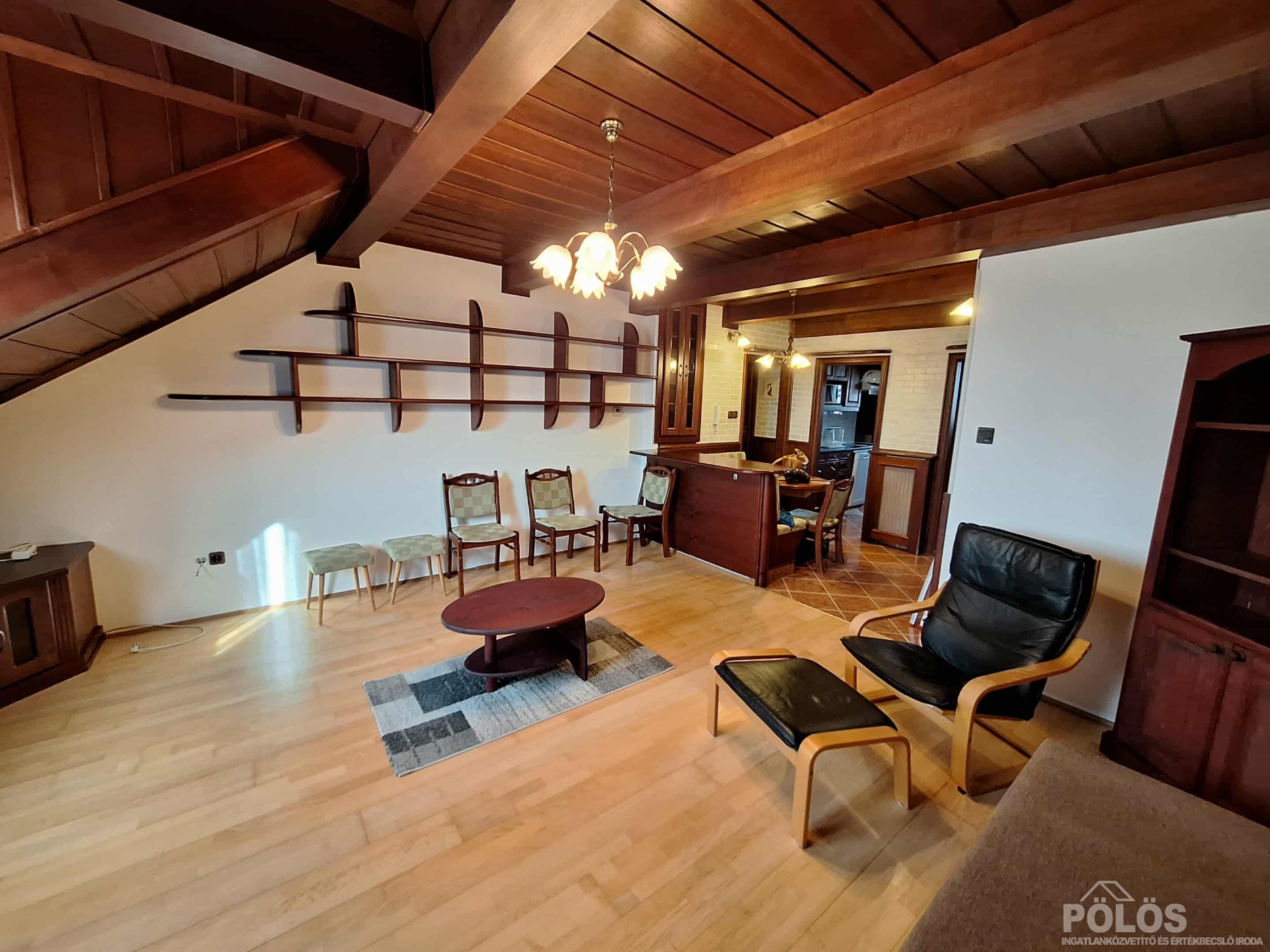 Besenyő utcában különleges hangulatú panorámás lakás kiadó