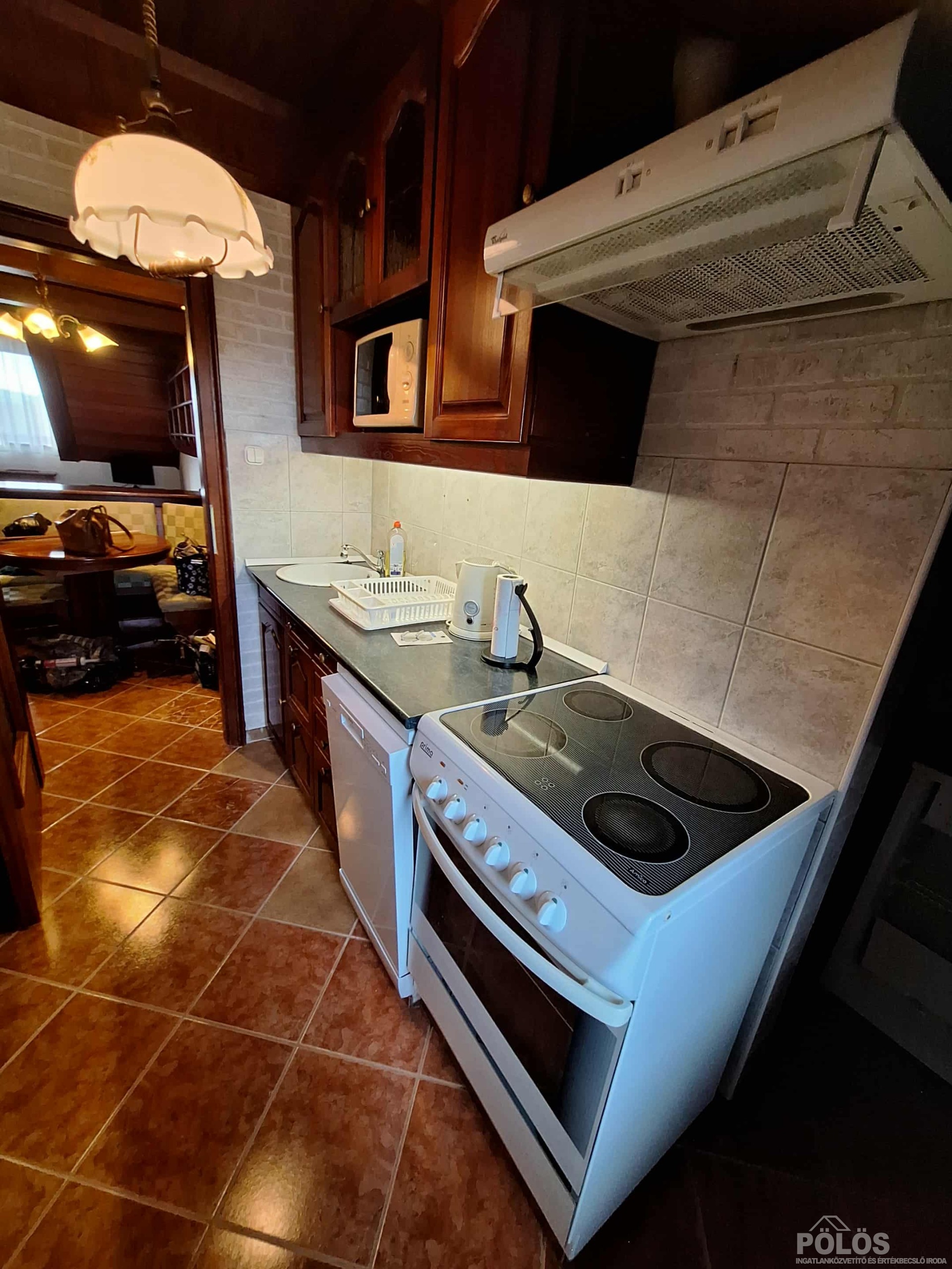 Besenyő utcában különleges hangulatú panorámás lakás kiadó