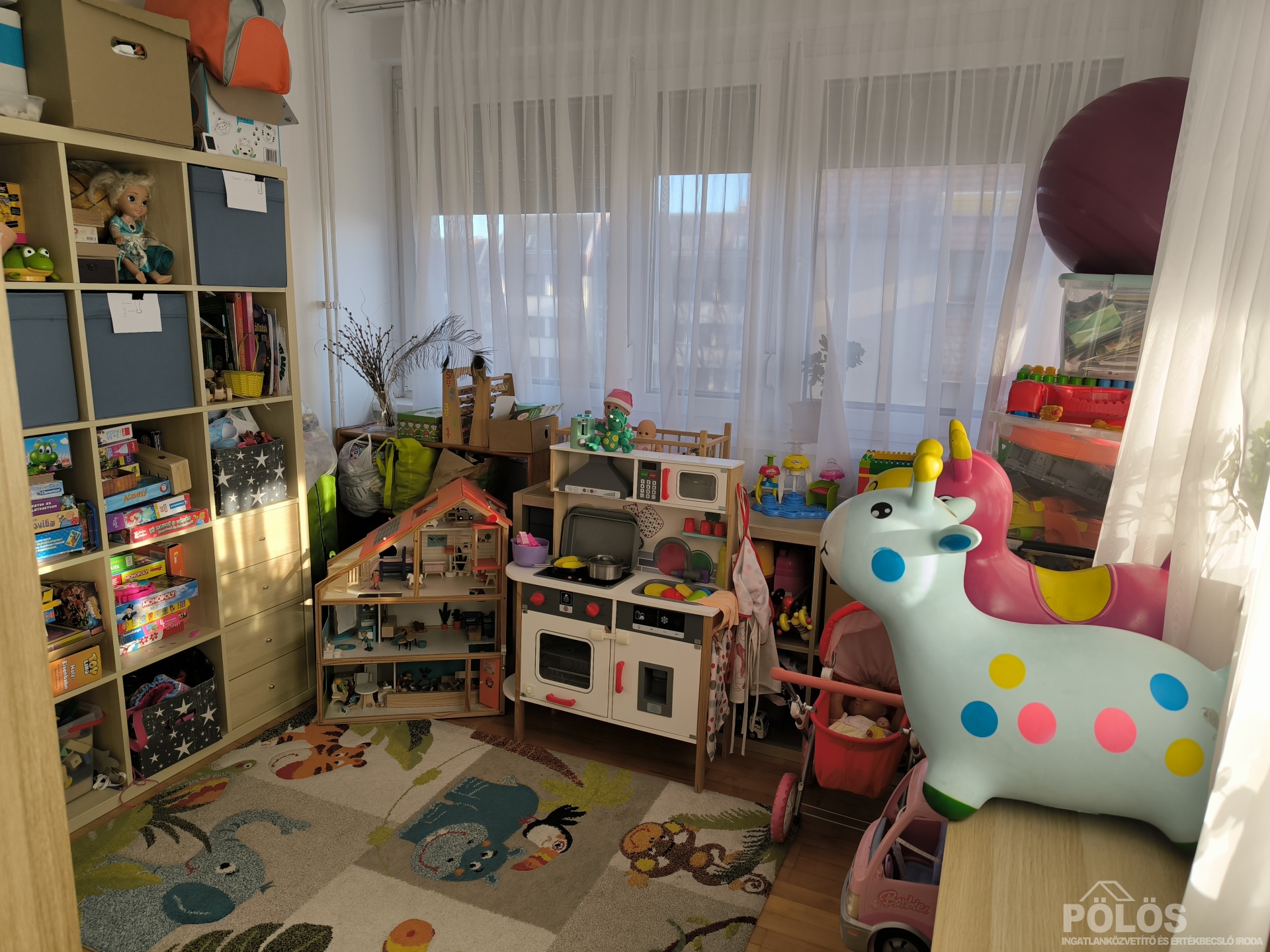 Belvároshoz közel ,igényes 4 szobás erkélyes lakás eladó