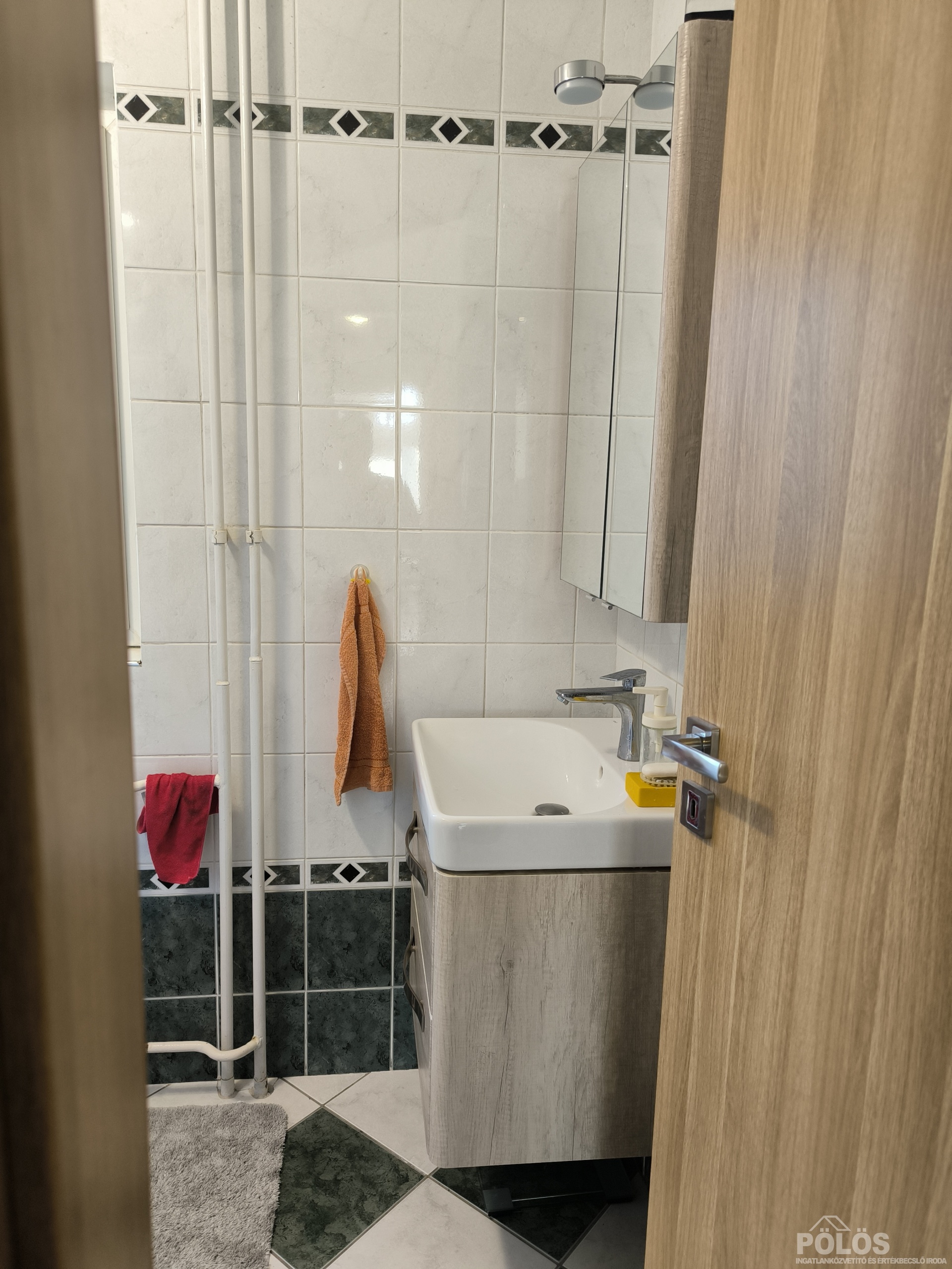 Belvároshoz közel ,igényes 4 szobás erkélyes lakás eladó