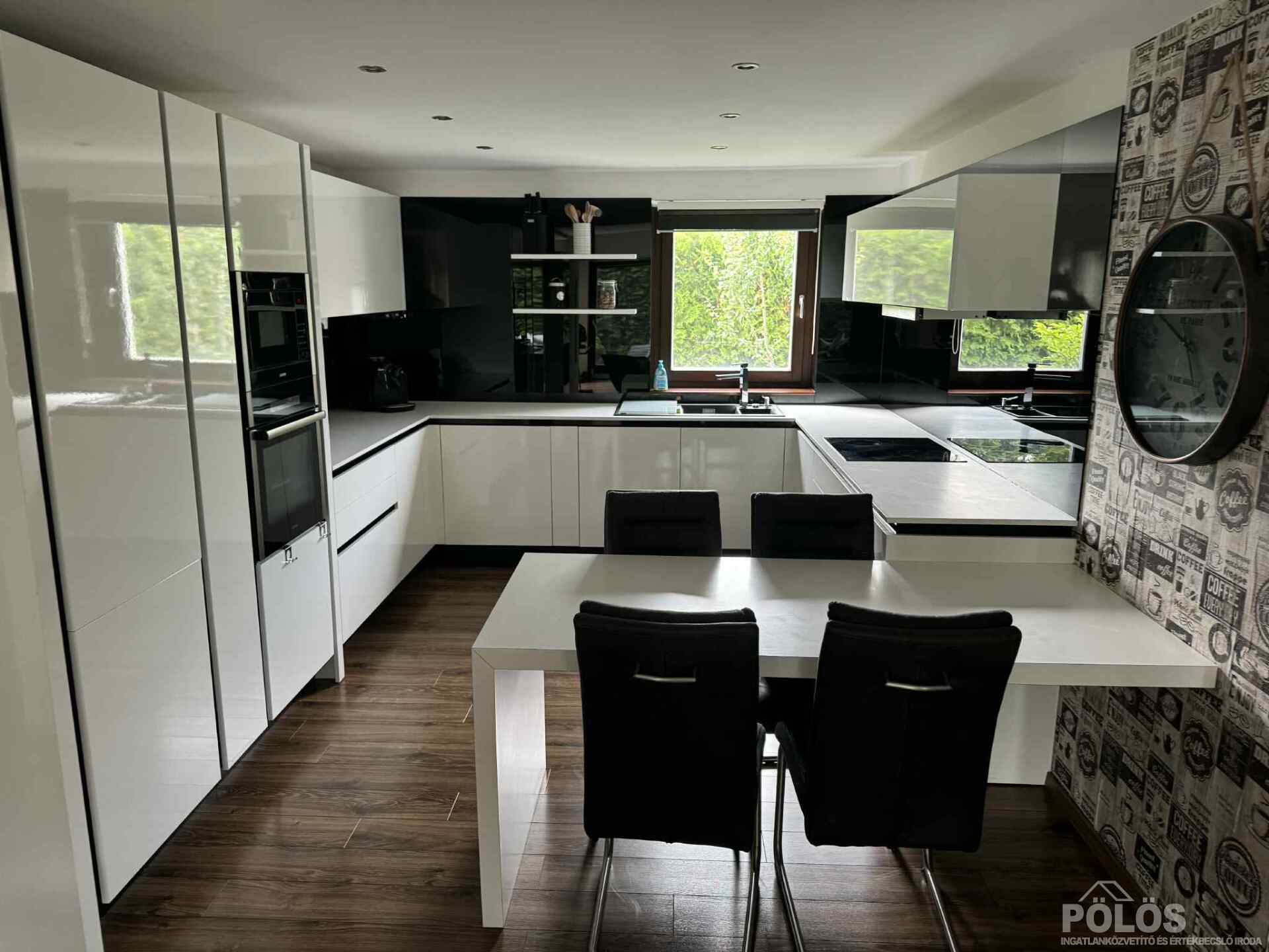 Harkán csendes helyen szép állapotú fiatalos önálló családi ház eladó