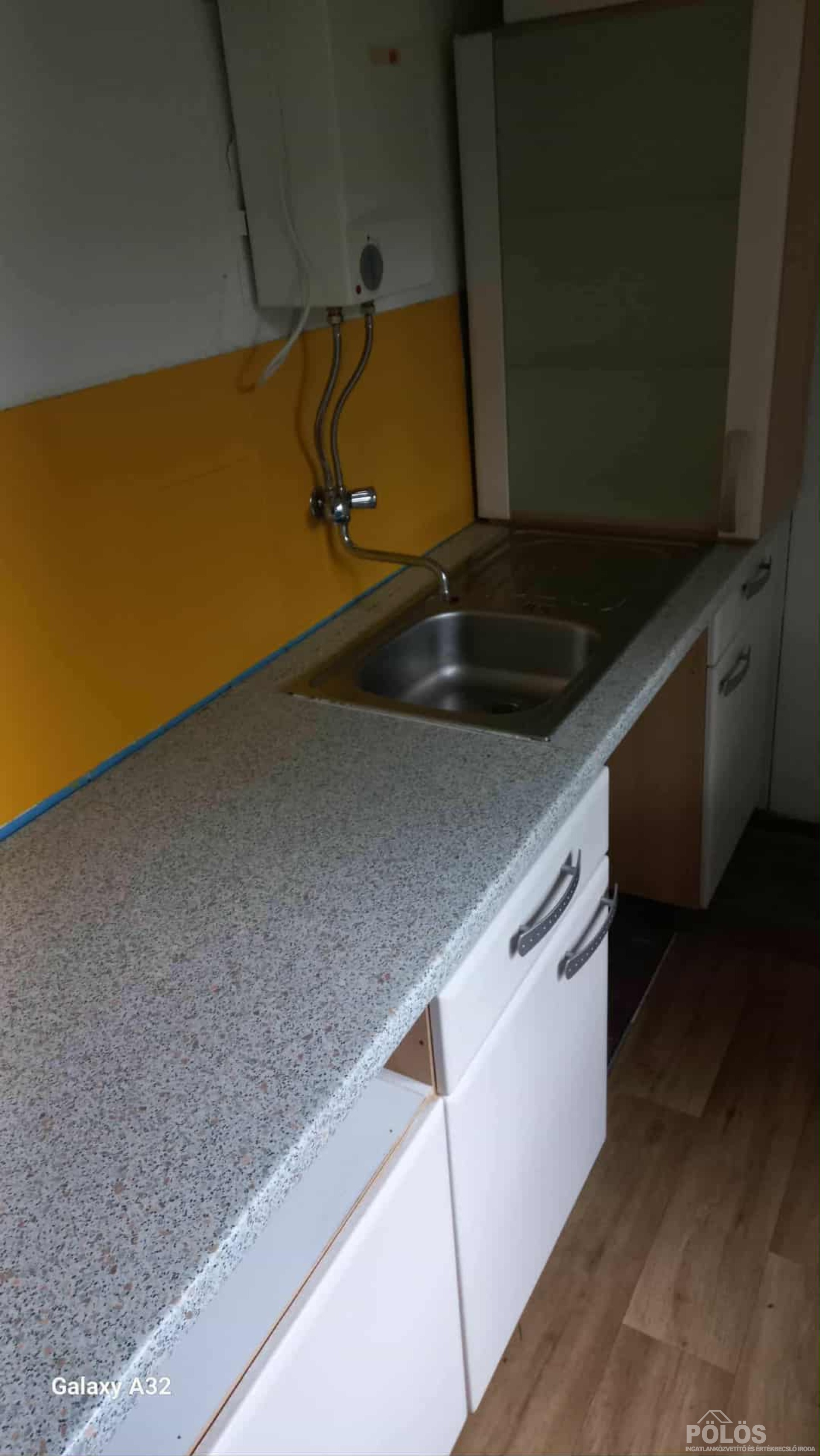 Hegykői strand közelében hangulatos nyaraló eladó