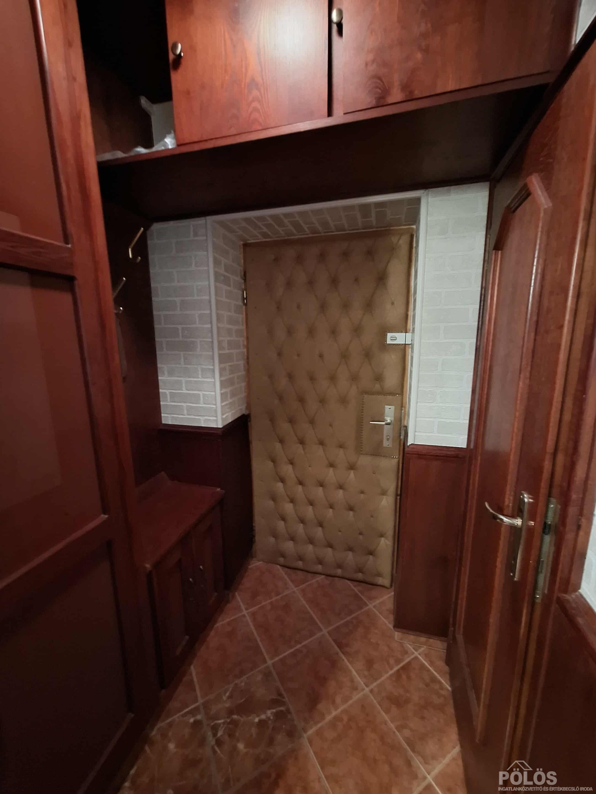 Besenyő utcában különleges hangulatú panorámás lakás kiadó