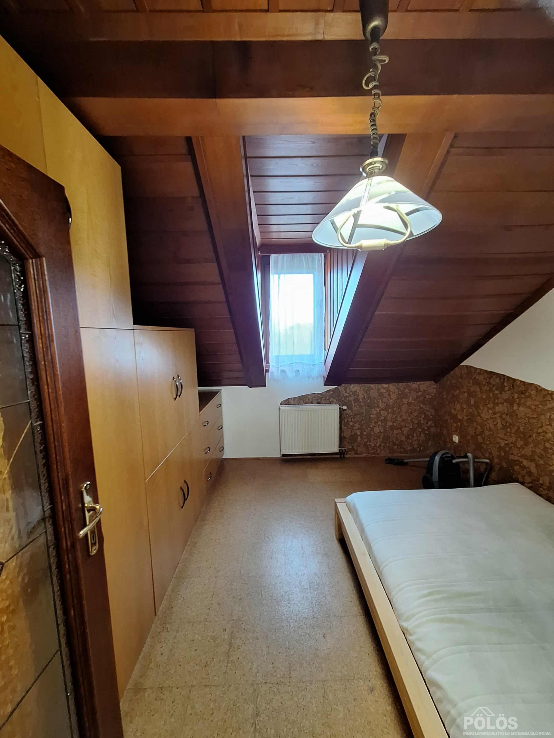 Besenyő utcában különleges hangulatú panorámás lakás kiadó