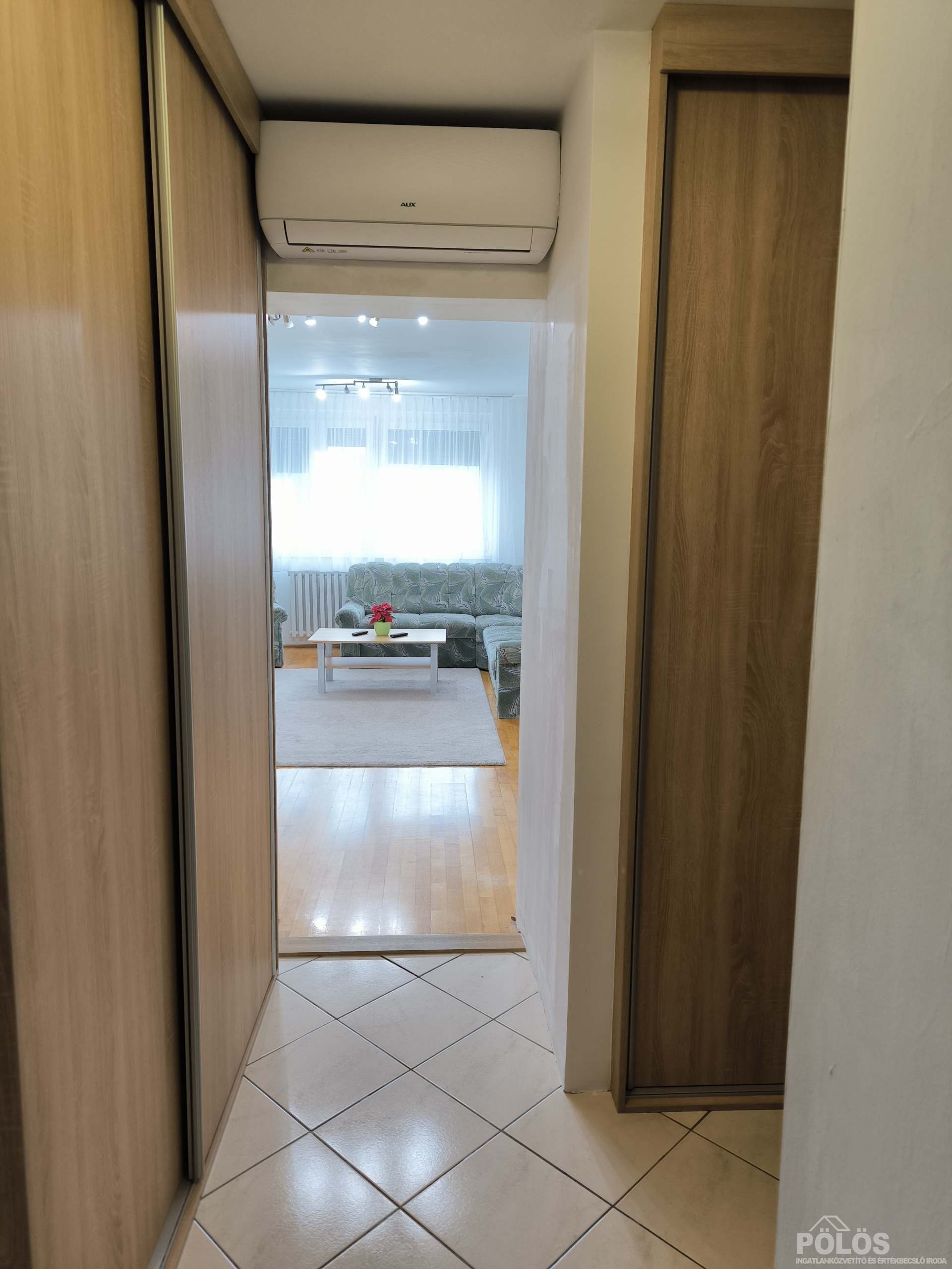 Belvároshoz közel ,igényes 4 szobás erkélyes lakás eladó