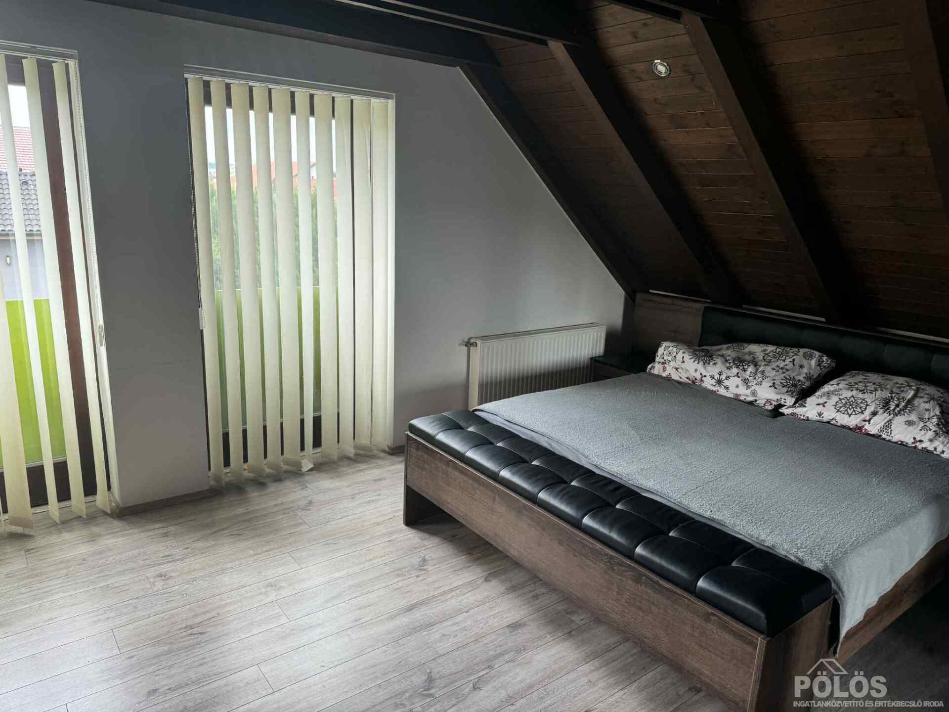 Harkán csendes helyen szép állapotú fiatalos önálló családi ház eladó