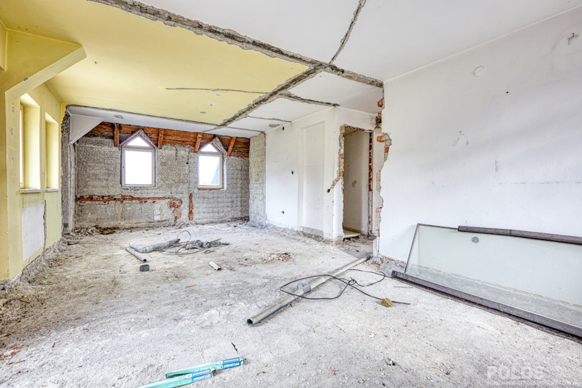 Lővérekben vállalkozás kialakítására alkalmas épület eladó