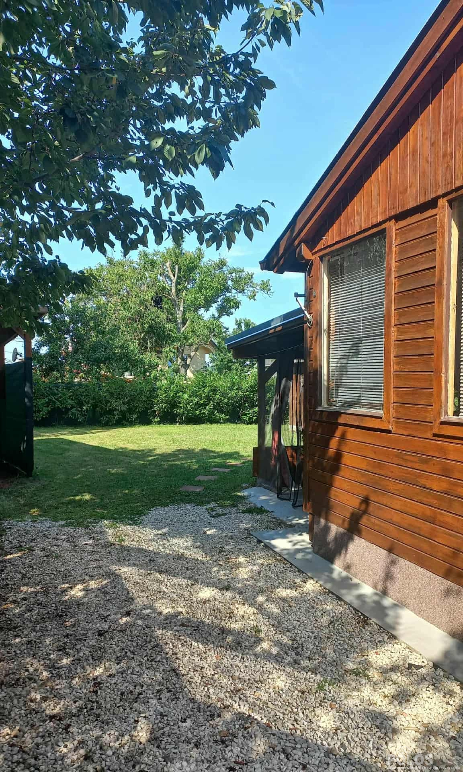 Hegykői strand közelében hangulatos nyaraló eladó