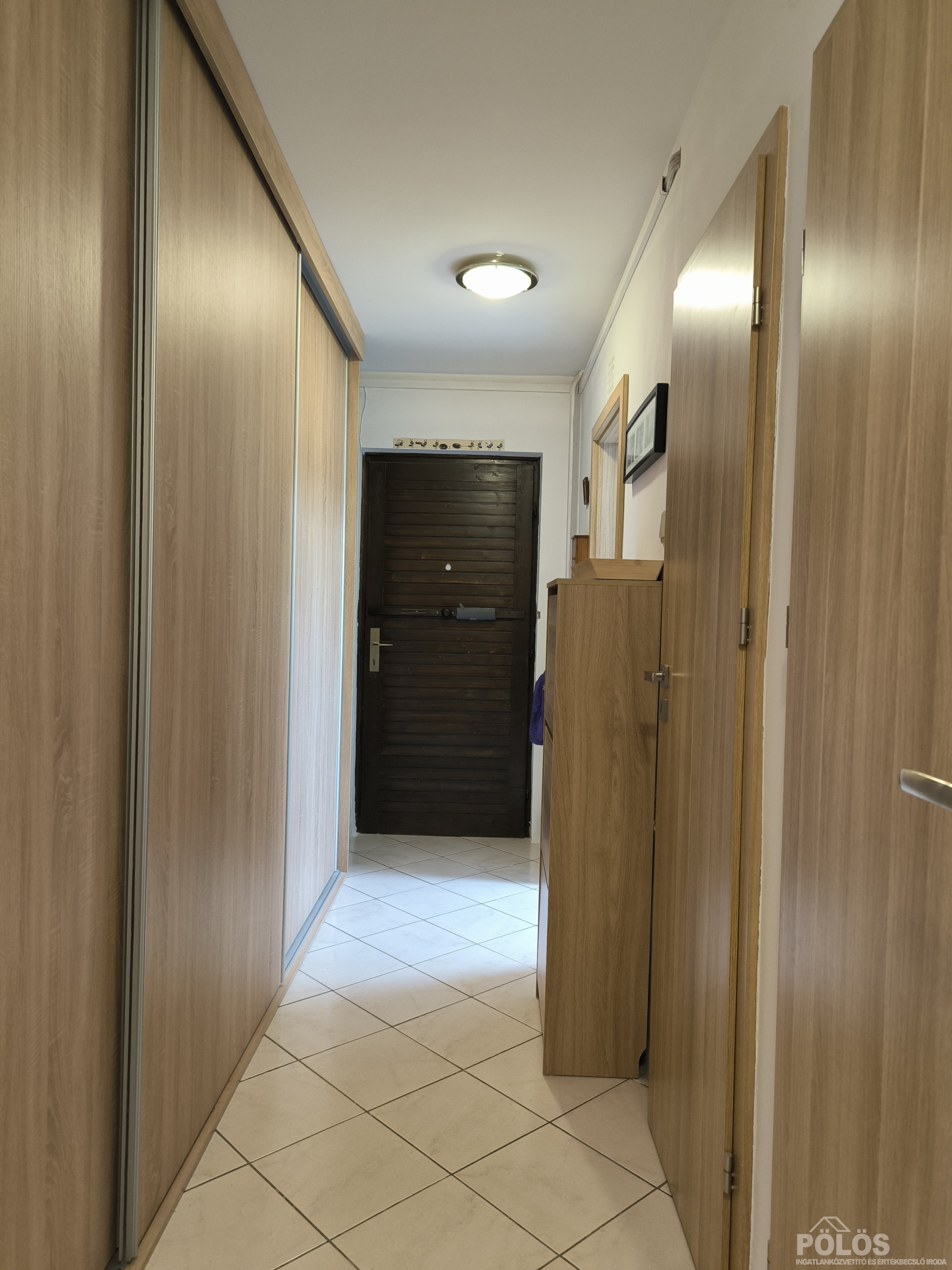 Belvároshoz közel ,igényes 4 szobás erkélyes lakás eladó