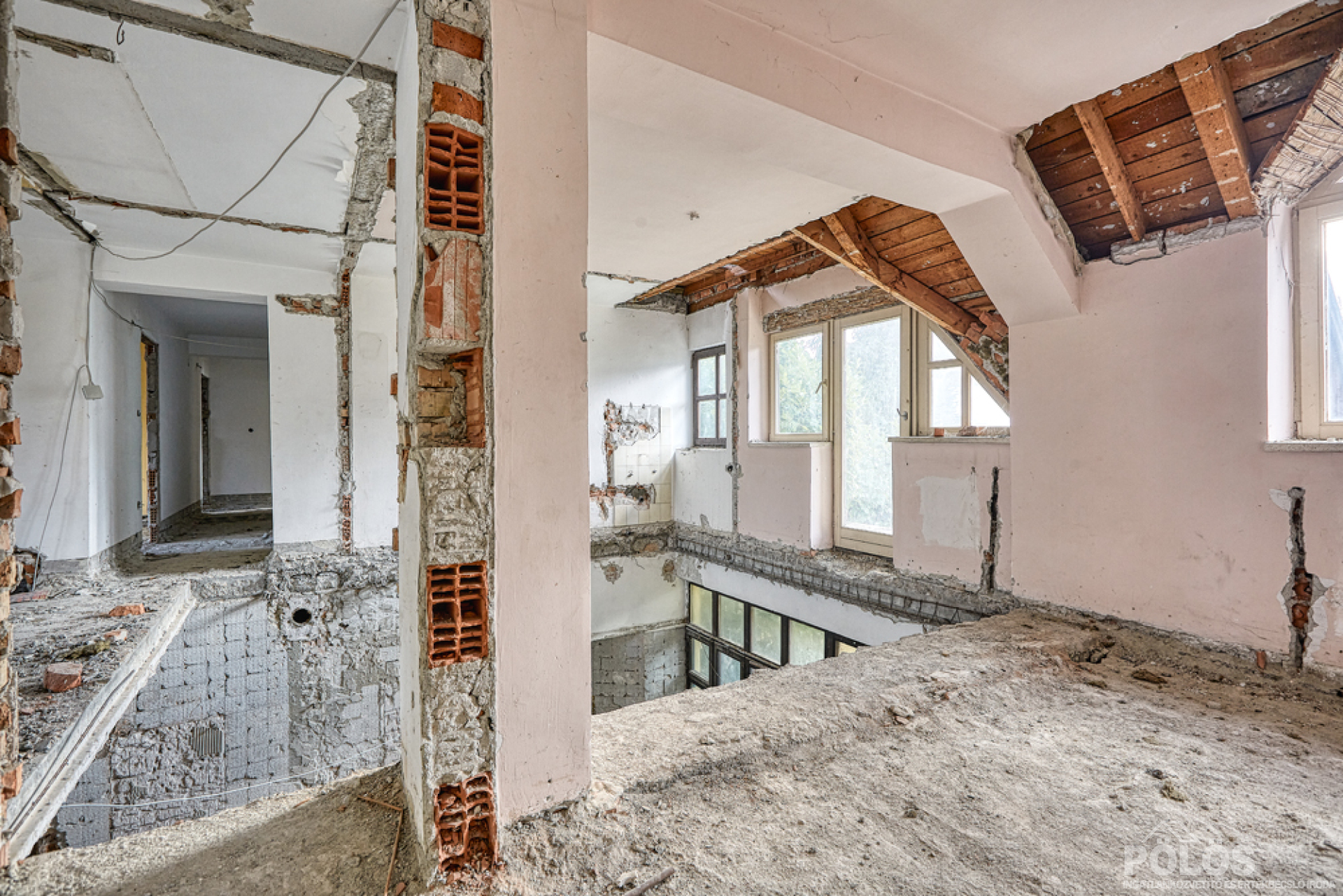 Lővérekben vállalkozás kialakítására alkalmas épület eladó