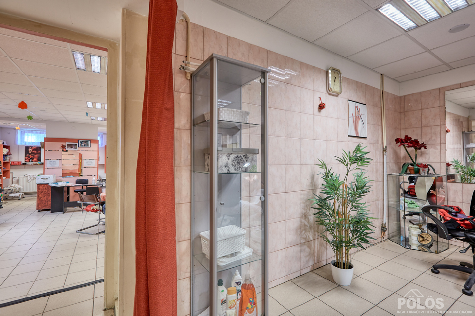 Lővérekben vállalkozás kialakítására alkalmas épület eladó