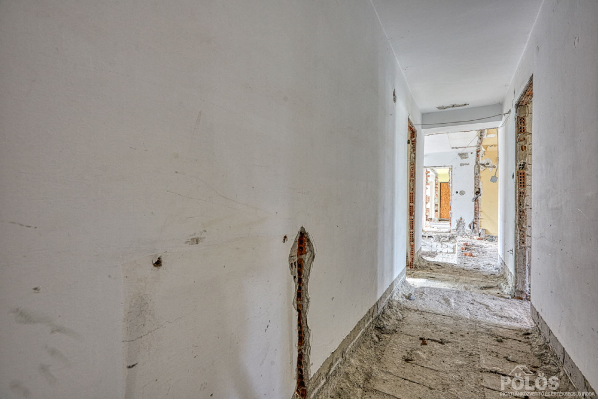 Lővérekben vállalkozás kialakítására alkalmas épület eladó