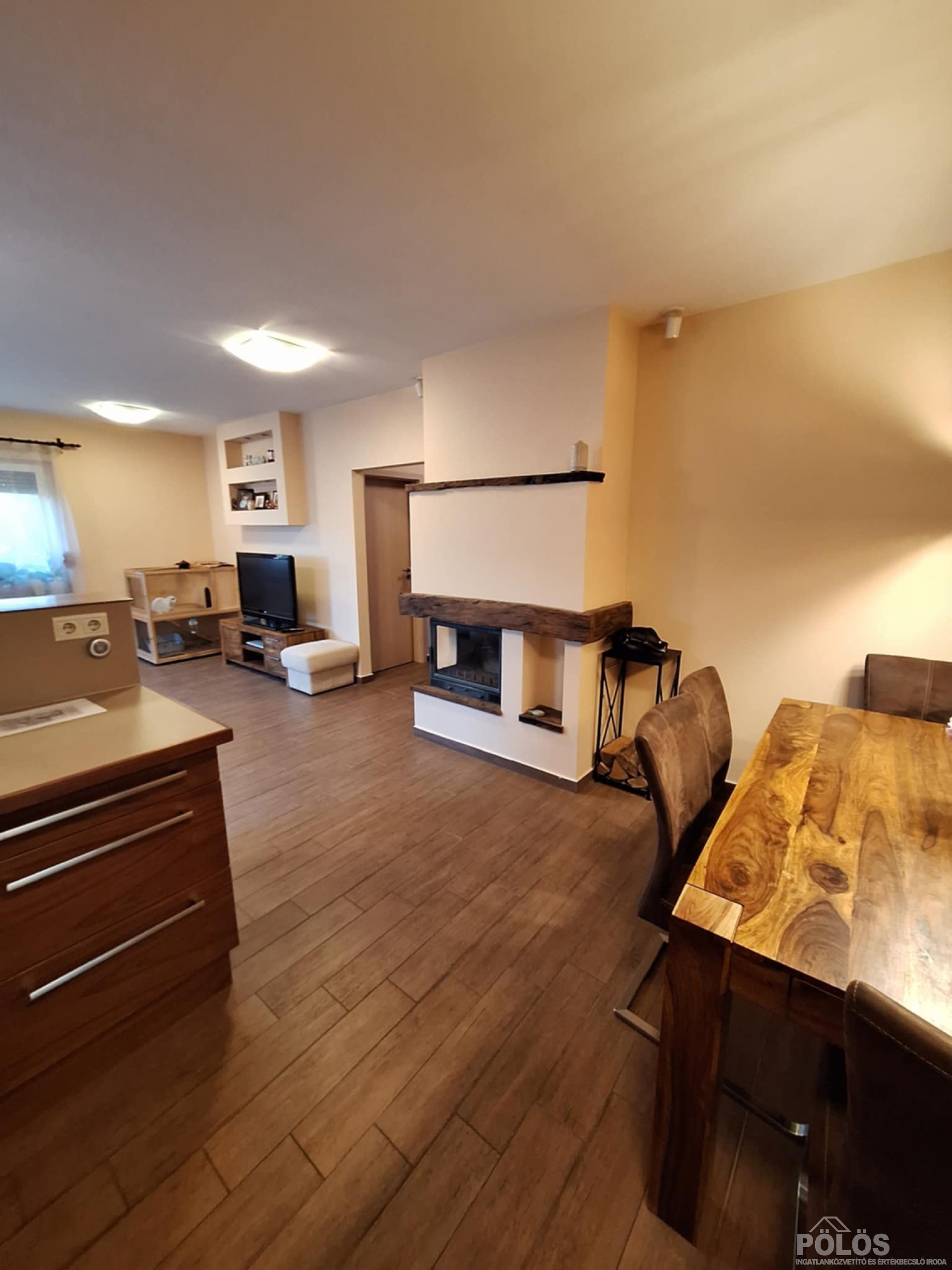 Ágfalvi úti lakóparkban igényes kialakítású tágas ikerház 679 m2-es saját telekrésszel eladó