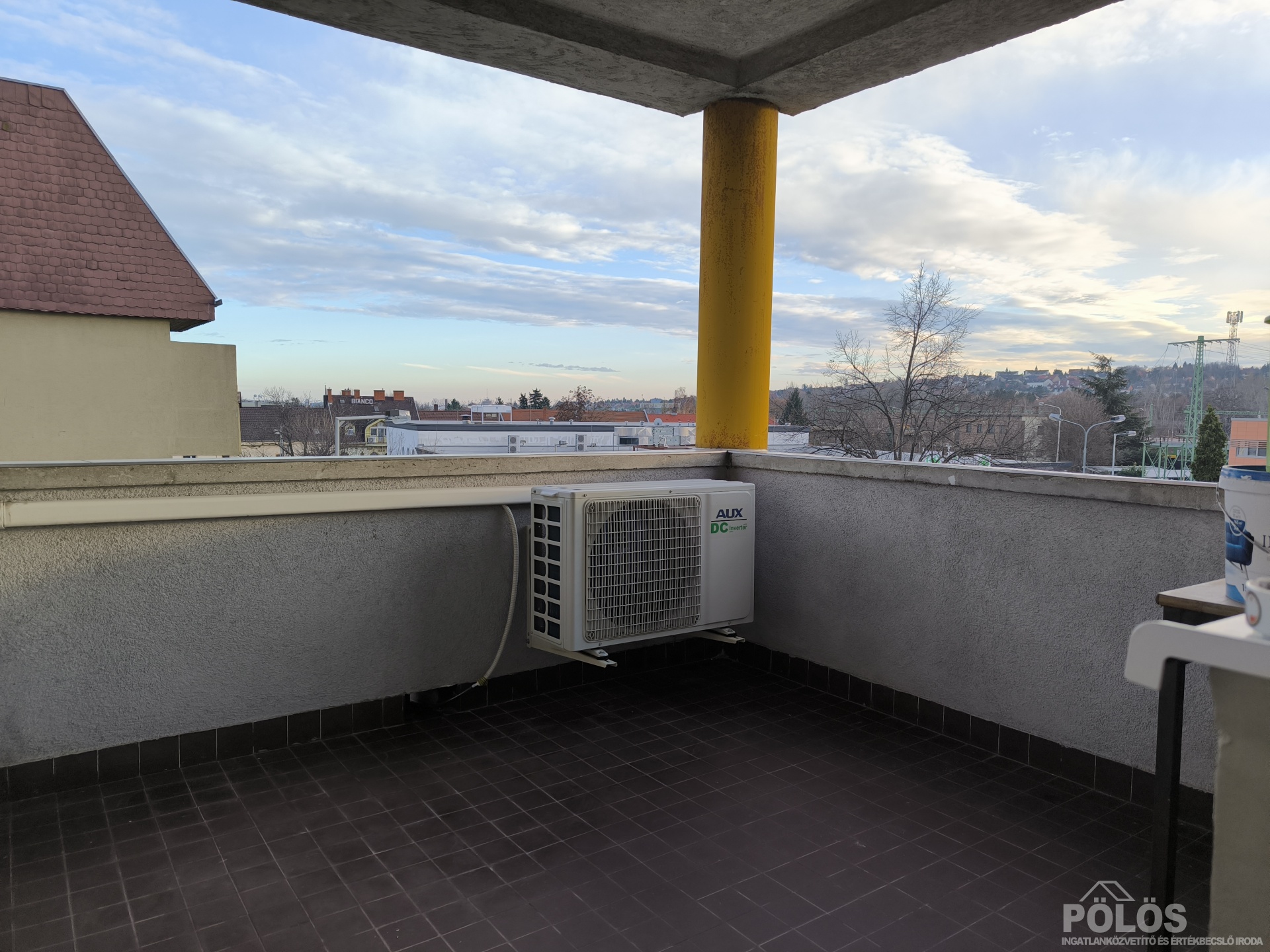 Belvároshoz közel ,igényes 4 szobás erkélyes lakás eladó