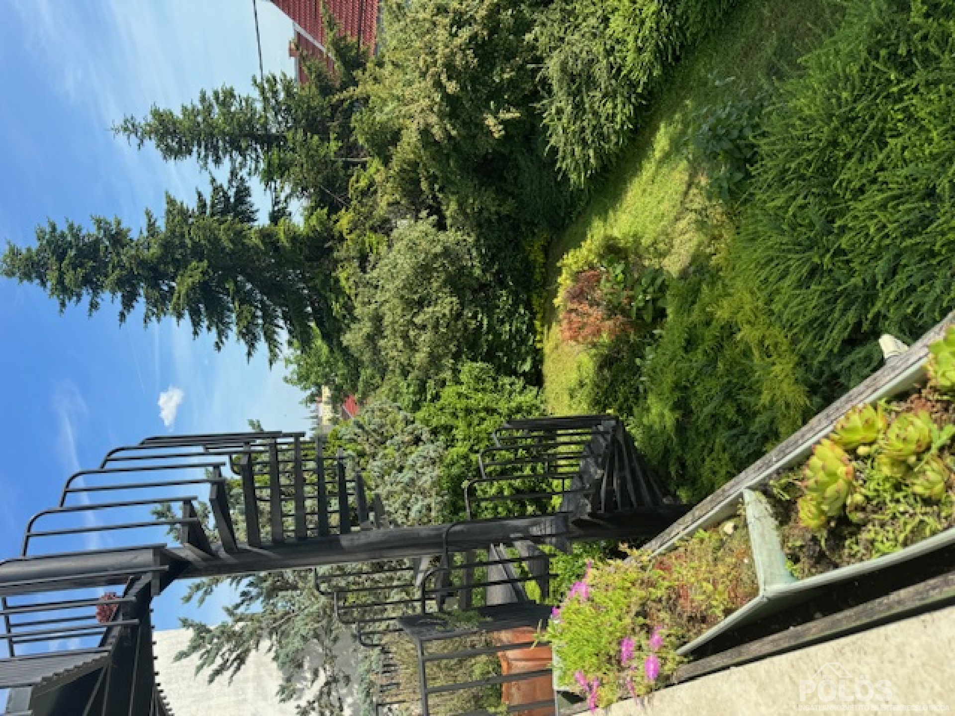 Belvároshoz közel hangulatos kertkapcsolatos sorház eladó