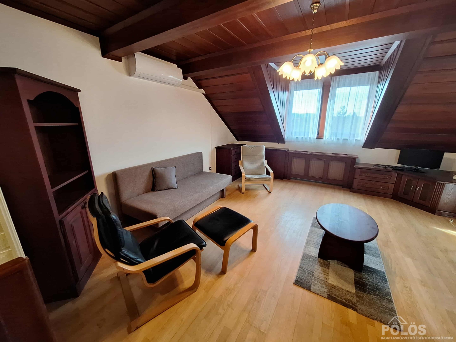 Besenyő utcában különleges hangulatú panorámás lakás kiadó