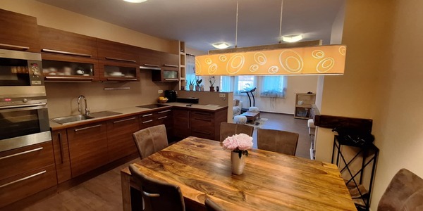 Ágfalvi úti lakóparkban igényes kialakítású tágas ikerház 679 m2-es saját telekrésszel eladó