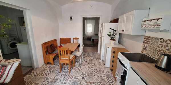 Belvárosban csendes helyen hangulatos lakás eladó