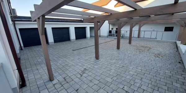 Lővérek szélén új építésű lakás kert kapcsolattal eladó