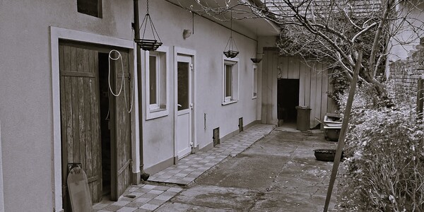 Sopronban csendes családi házas övezetben azonnal költözhető családi ház eladó