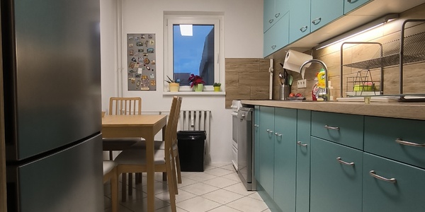 Belvároshoz közel ,igényes 4 szobás erkélyes lakás eladó