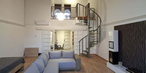 Sopronban belvárosban különleges,galériás lakás eladó