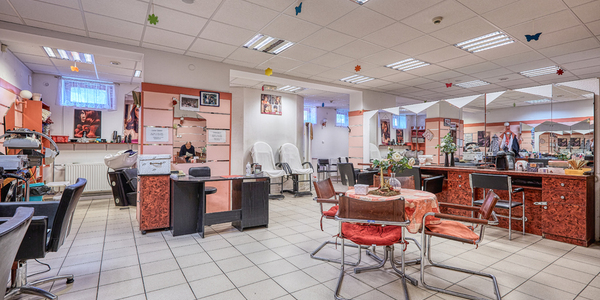 Lővérekben vállalkozás kialakítására alkalmas épület eladó