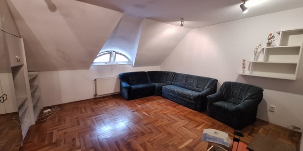 Belvárosban központi helyen hangulatos garzonlakás eladó