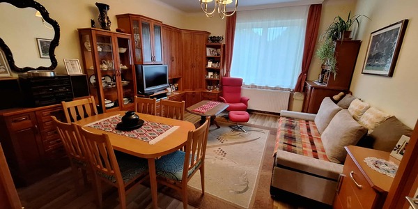 Belvároshoz közel szép állapotú családi ház eladó