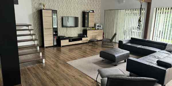 Harkán csendes helyen szép állapotú fiatalos önálló családi ház eladó