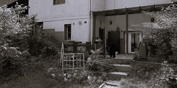 Kurucdombon csendes helyen hangulatos házikó eladó