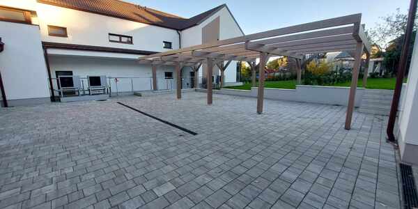 Lővérek szélén új építésű lakás kert kapcsolattal eladó