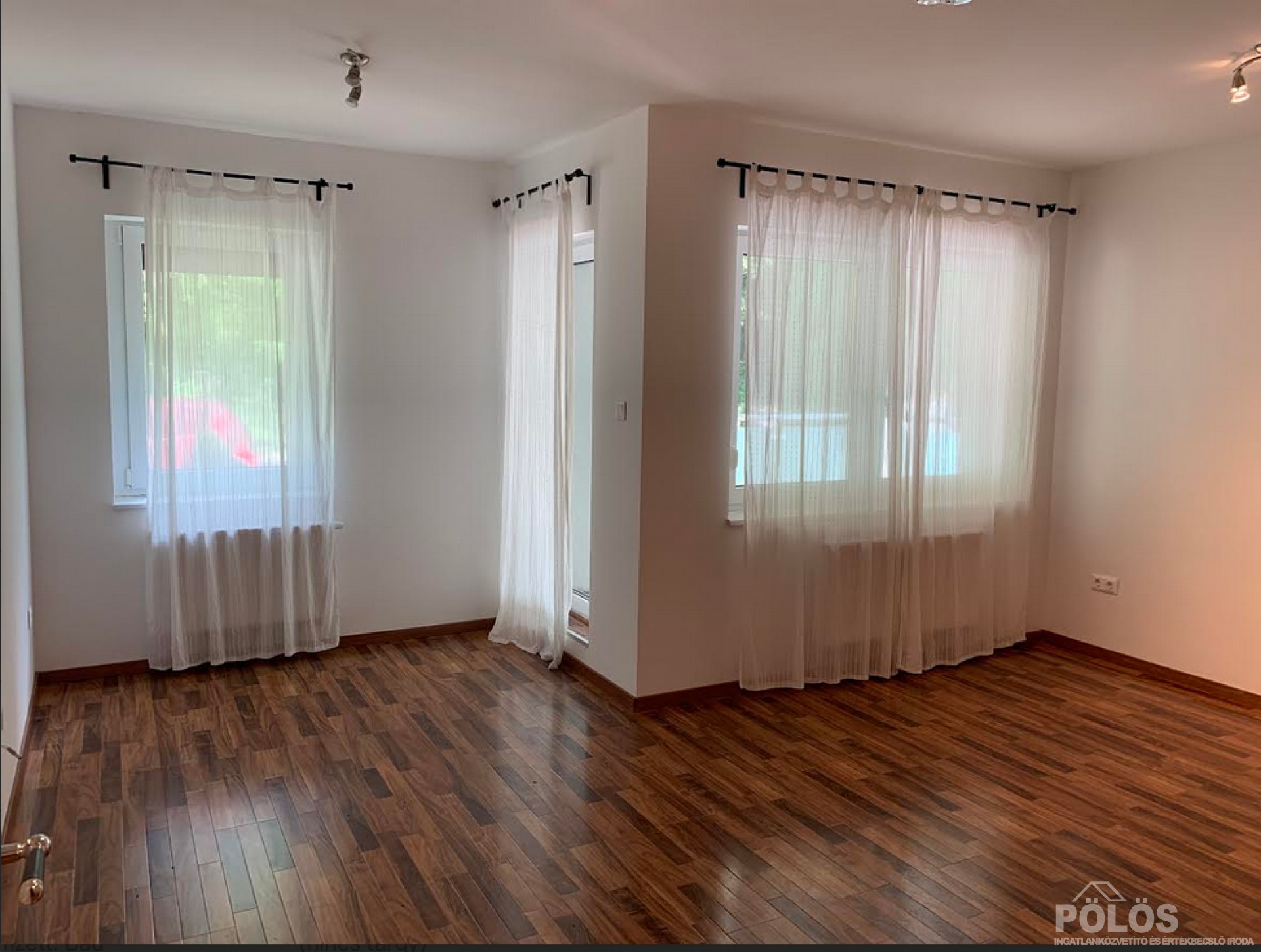 Felsőlővérekben erdő mellett extra igényes lakás hosszú távra kiadó!