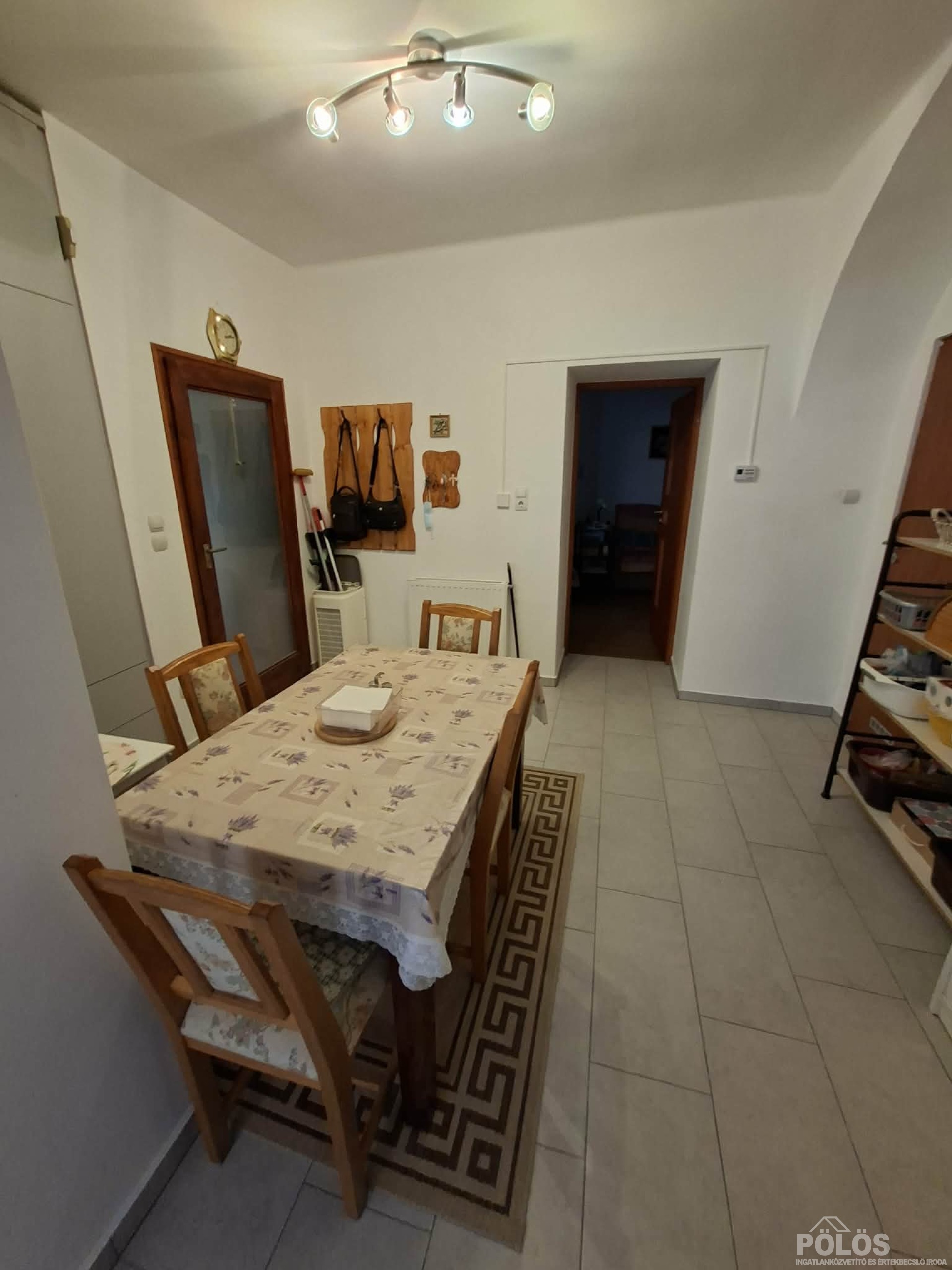 Sopronban Belváros szélén hangulatos felújított lakás eladó