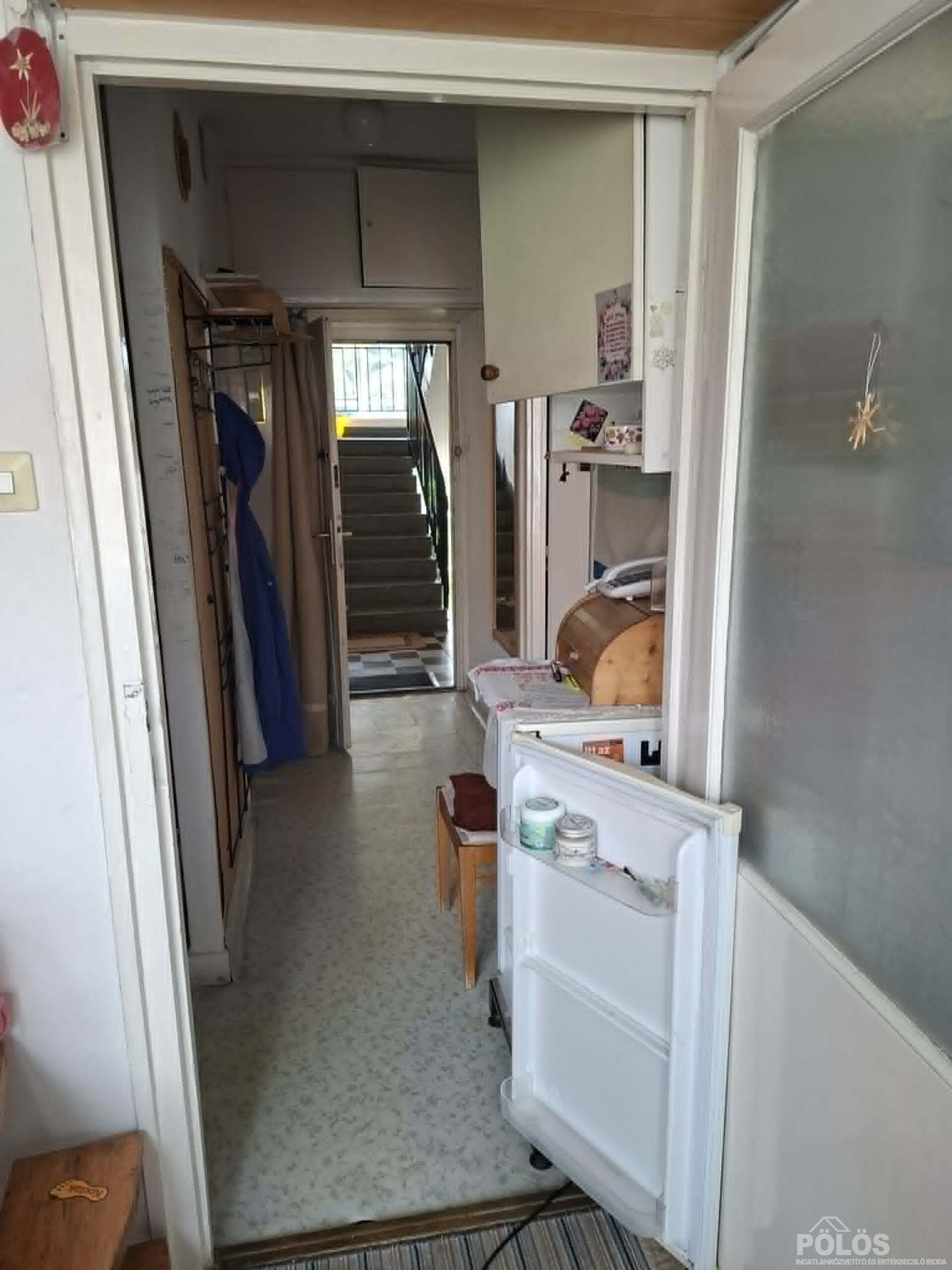 Alsólövérekben 1,5 szobás erkélyes lakás,garázs,tároló,kertrésszel eladó