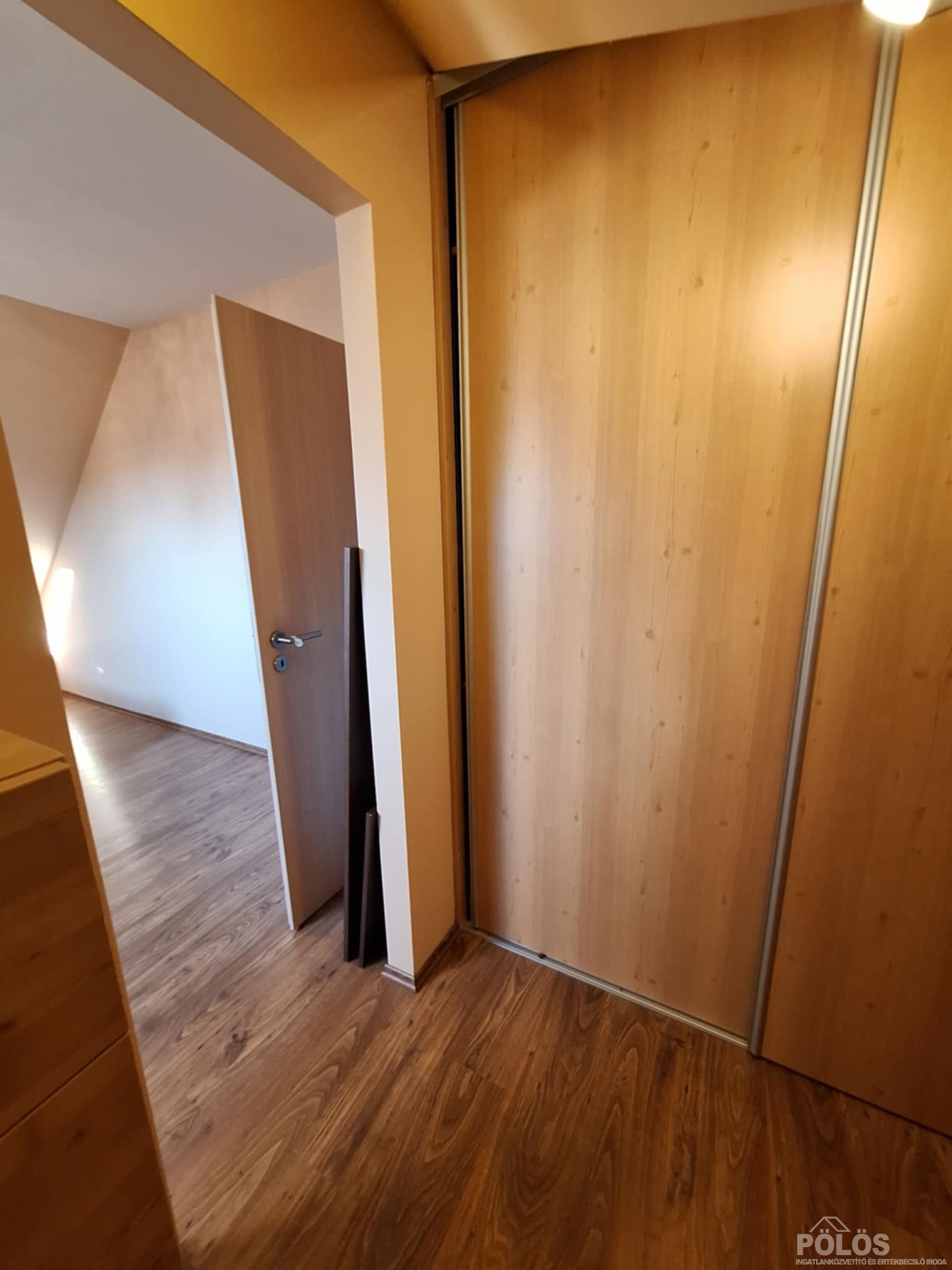 Ágfalvi úti lakóparkban igényes kialakítású ikerház 679 m2-es saját telekrésszel eladó