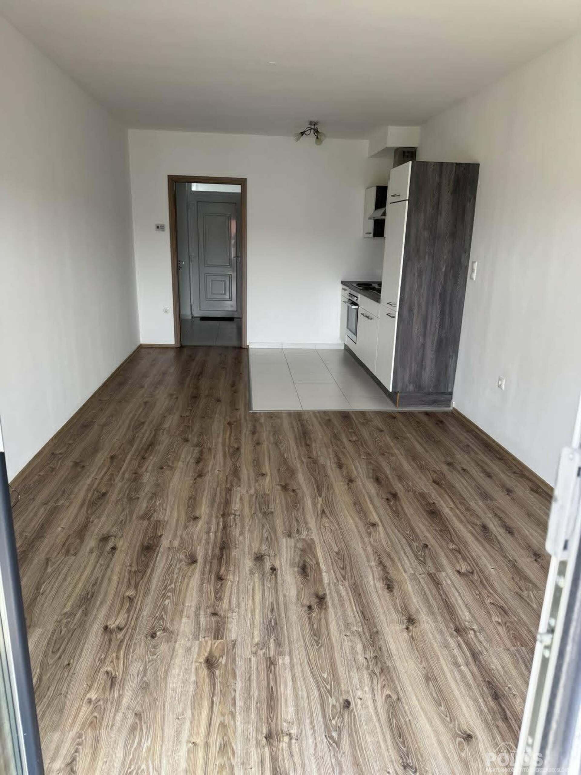 Pihenőkereszten igényes garzonlakás eladó