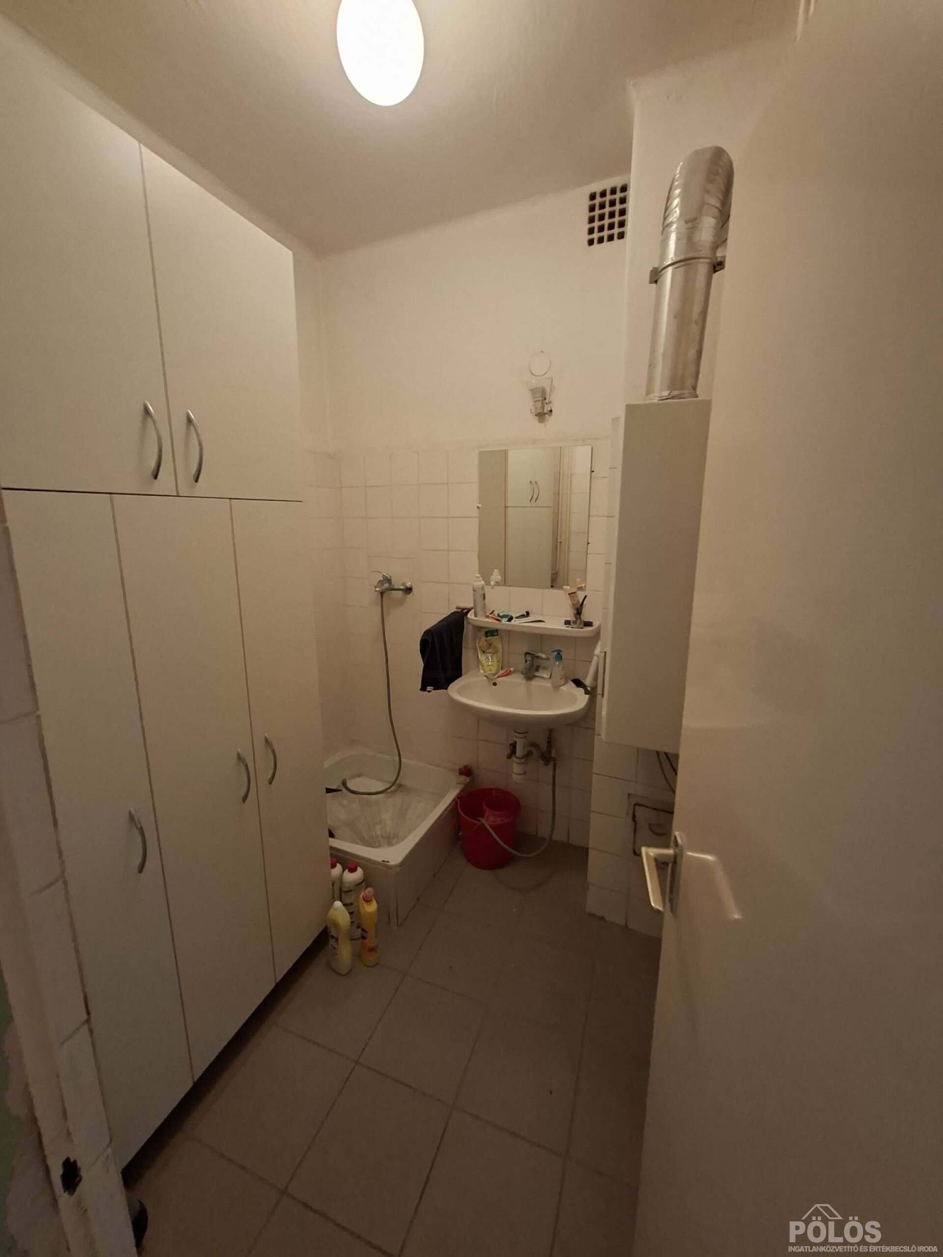 Várkerületen csendes helyen mfszt.67 m-es lakás eladó