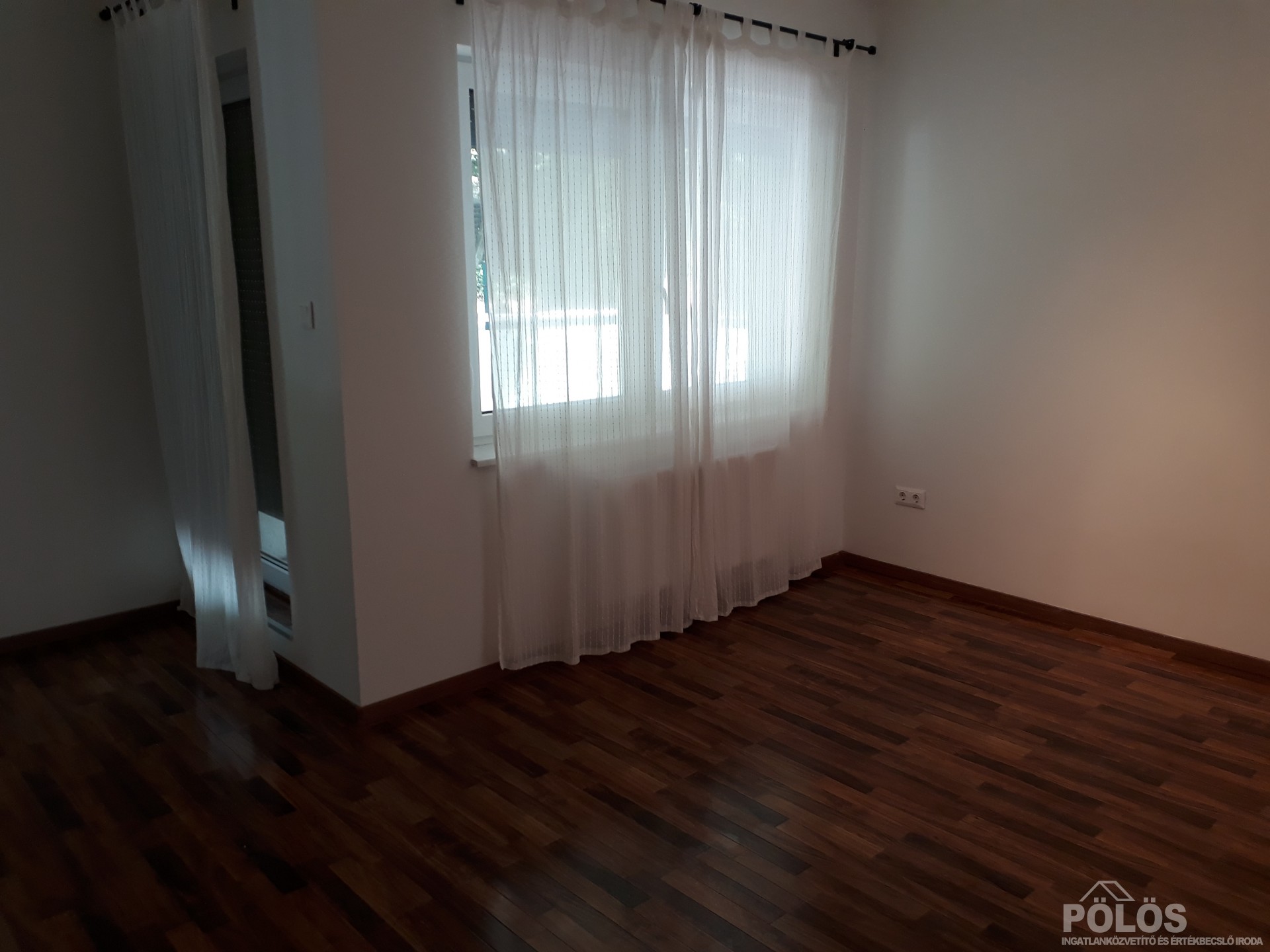 Felsőlővérekben erdő mellett extra igényes lakás hosszú távra kiadó!