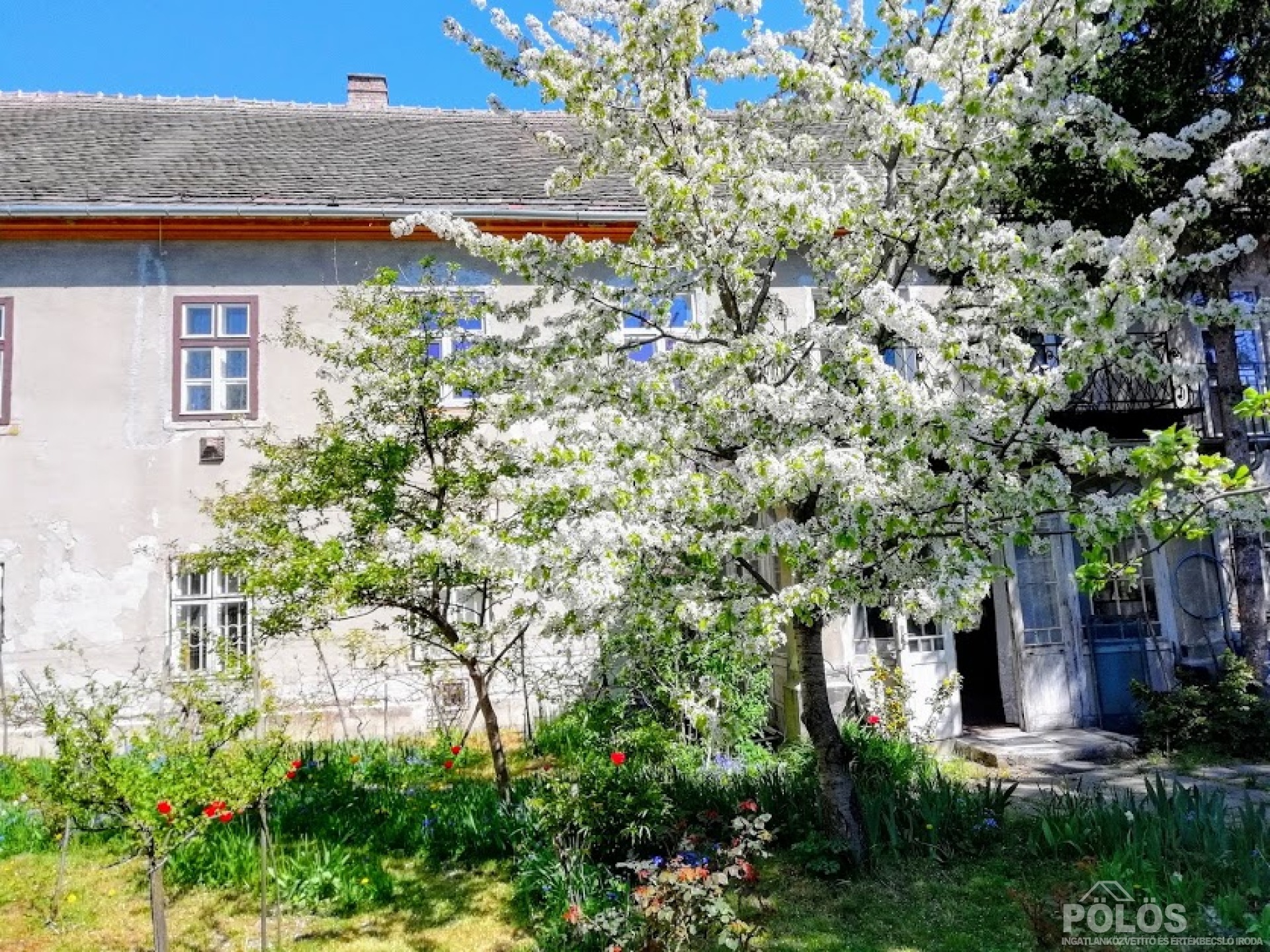 Belvárosban hangulatos 176 m2-es polgári lakás kerrtel gk.beállóval
