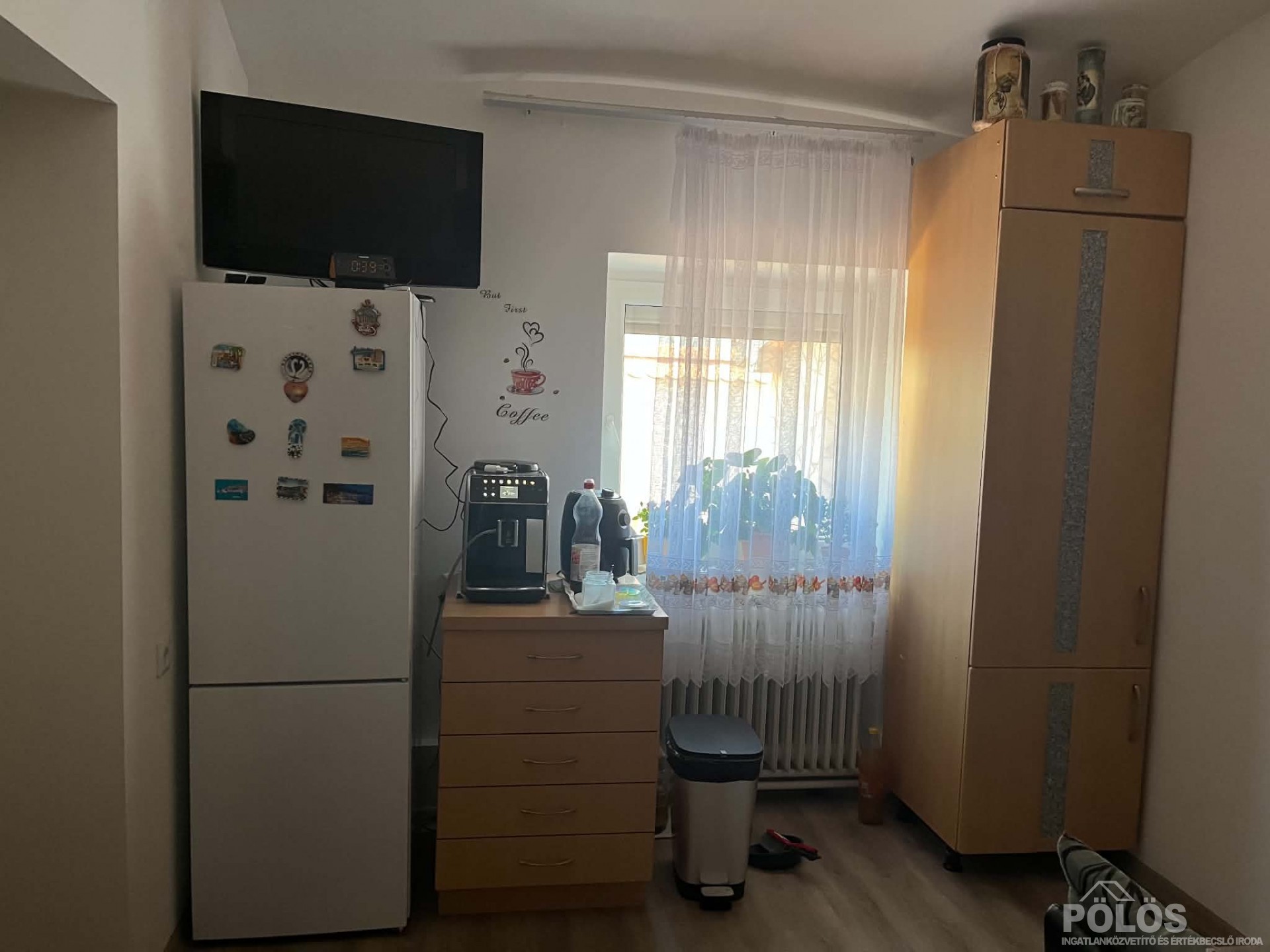 Balfon központi helyen családi ház teljes bútorzattal hosszú távra kiadó