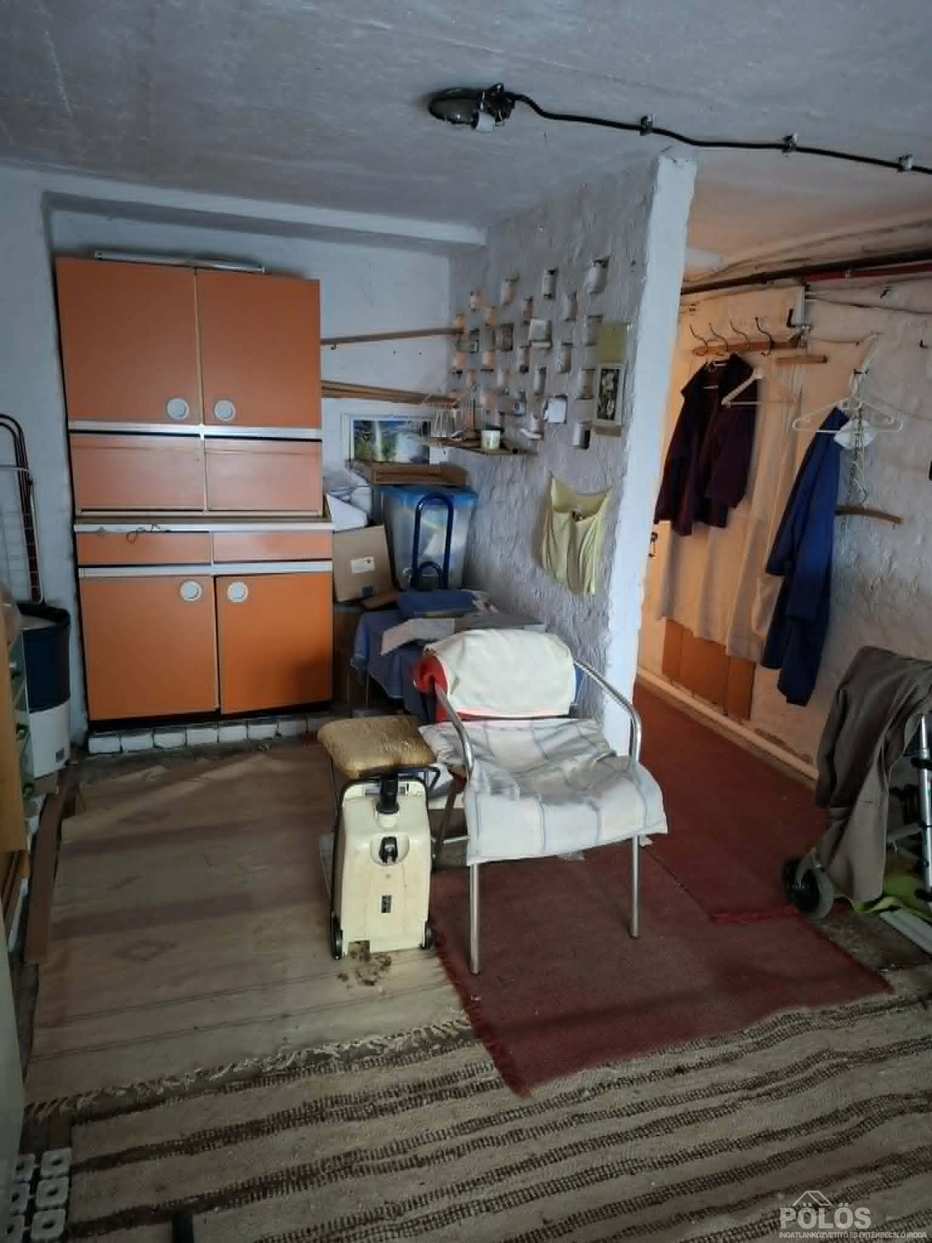 Alsólövérekben 1,5 szobás erkélyes lakás,garázs,tároló,kertrésszel eladó